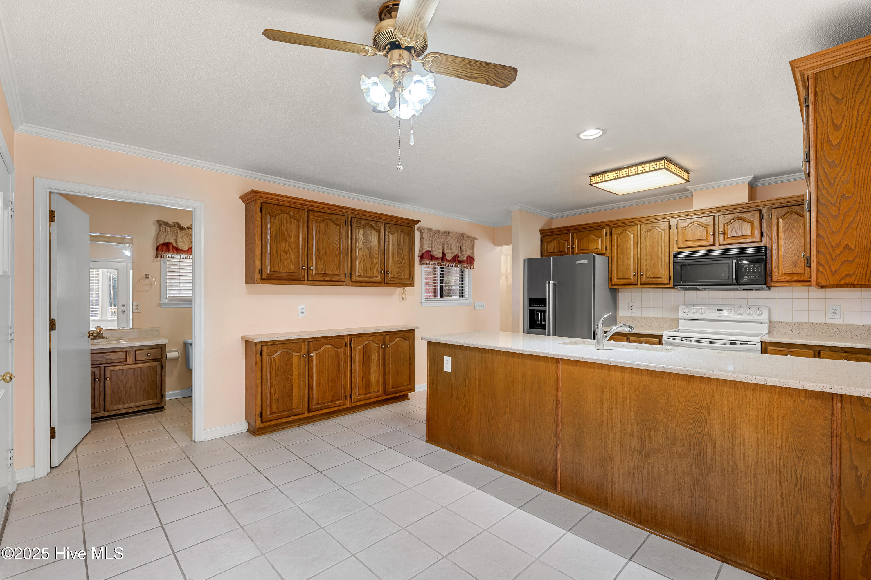 100542635 | Photo 37