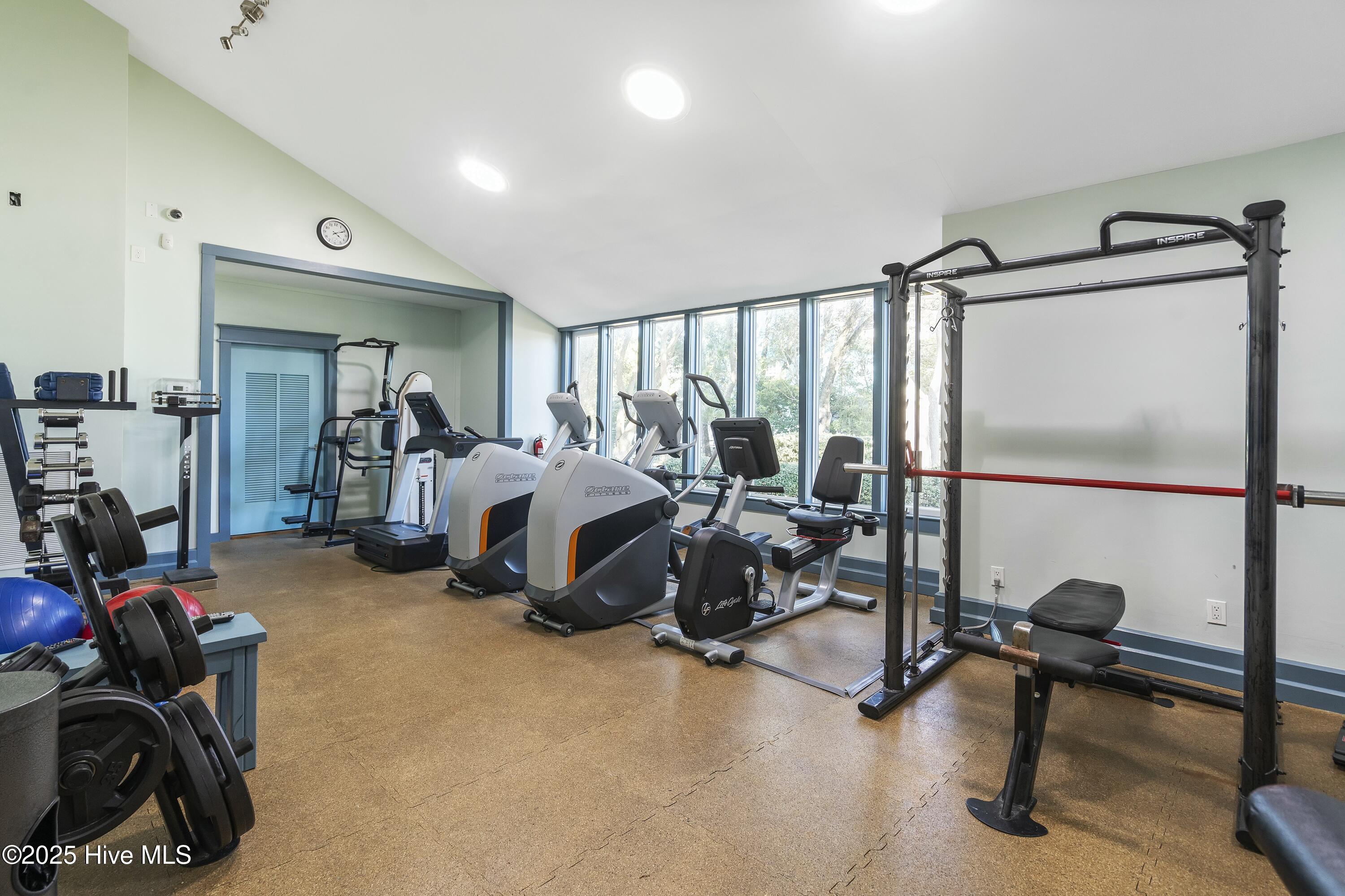 100492295 | Photo 43