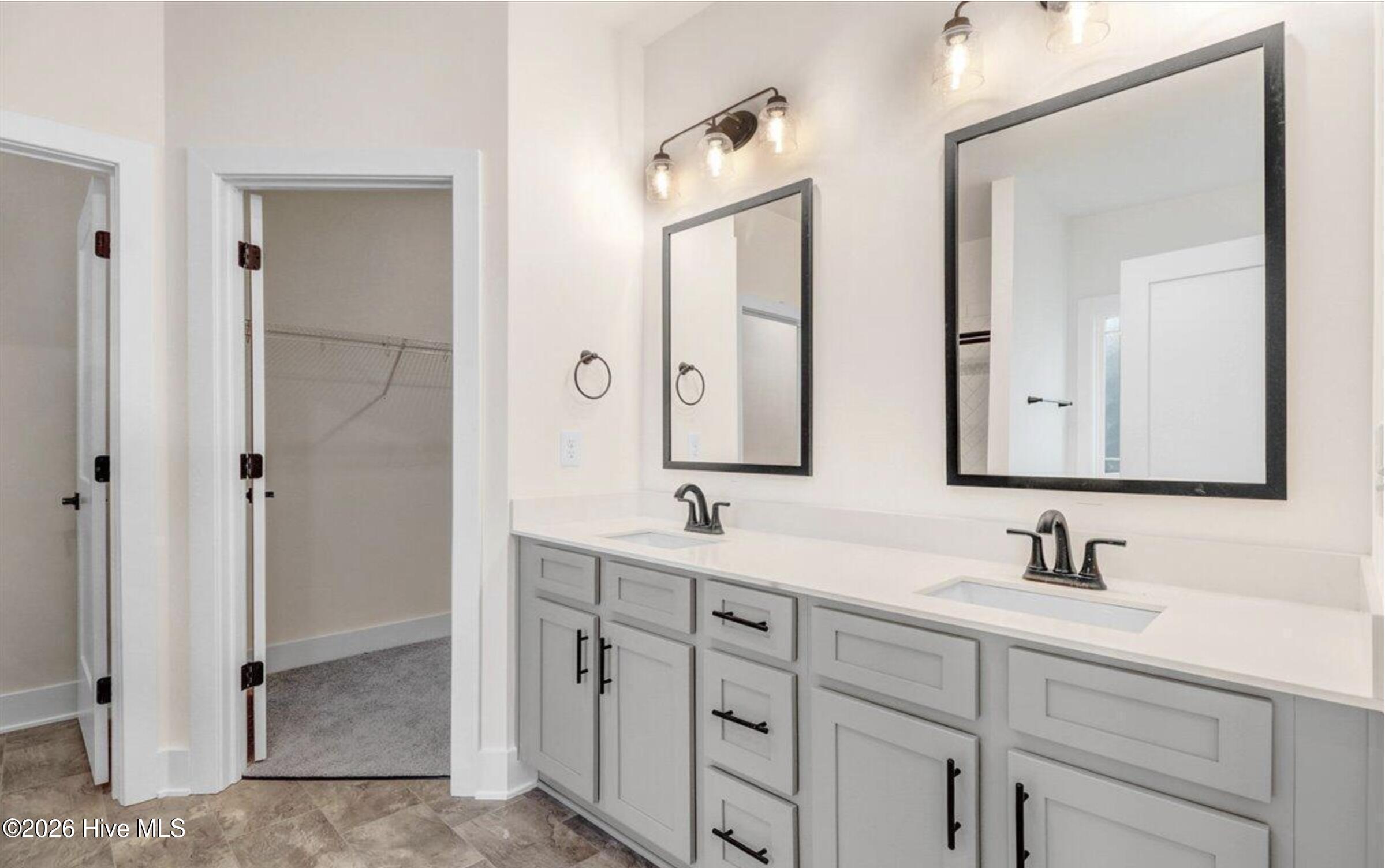 100557376 | Photo 17