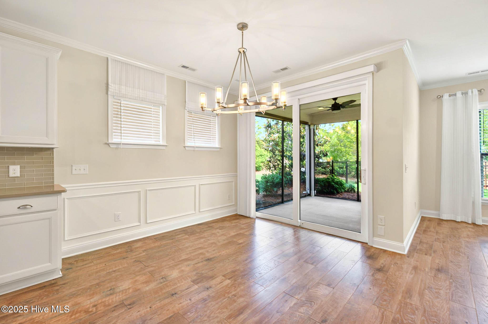 100509879 | Photo 10