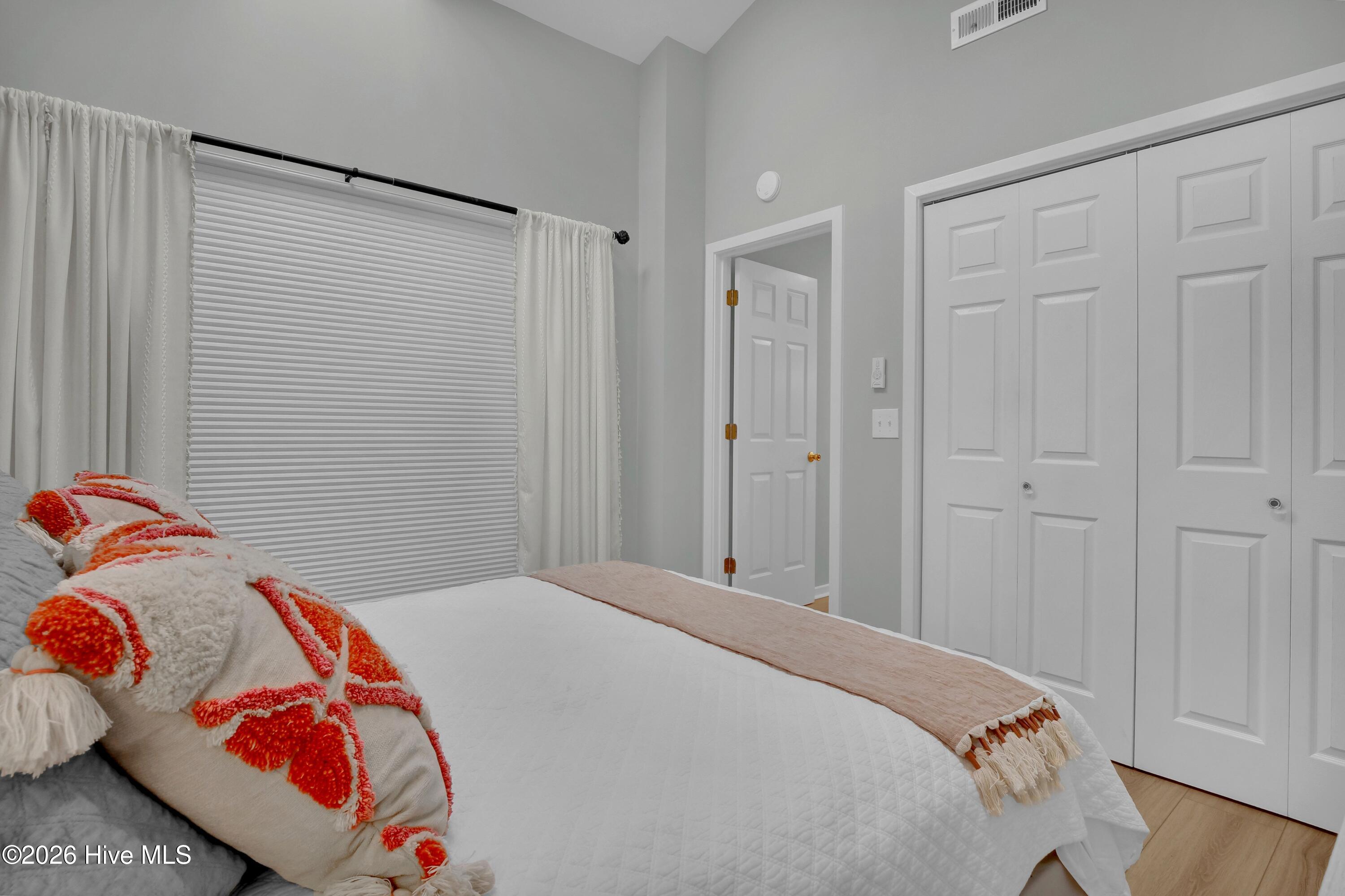 100562234 | Photo 23