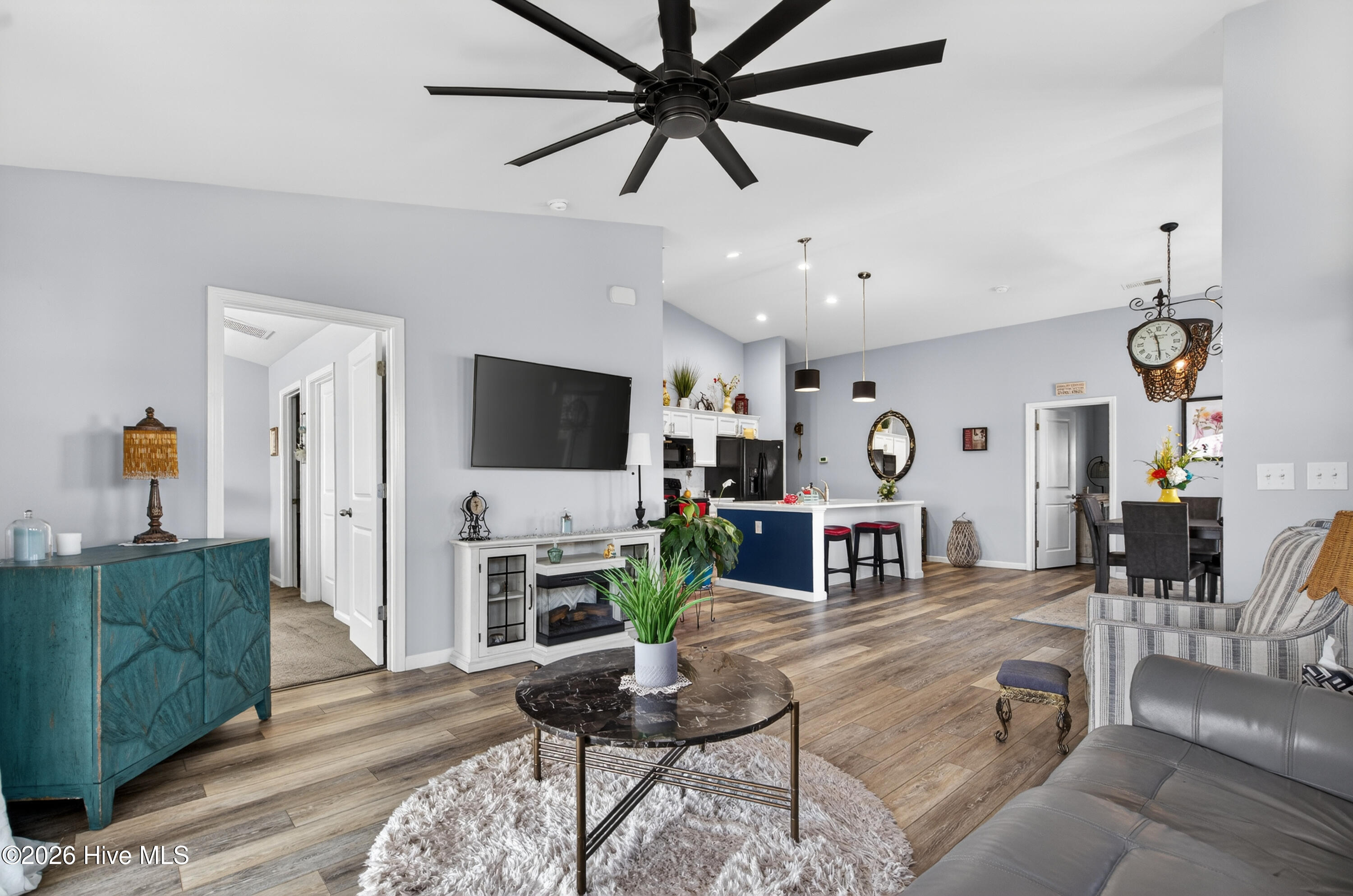 100557336 | Photo 10