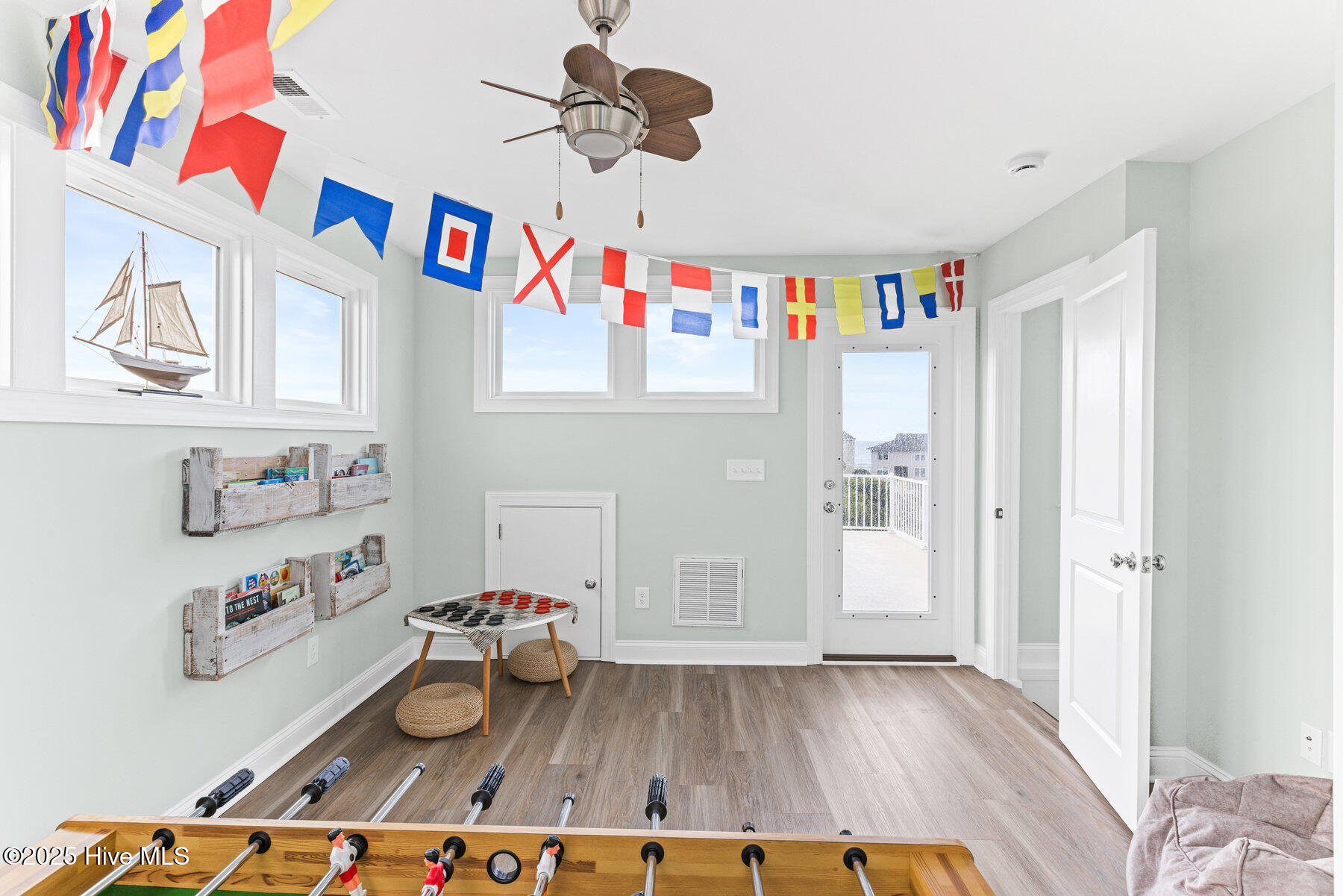 100552667 | Photo 41