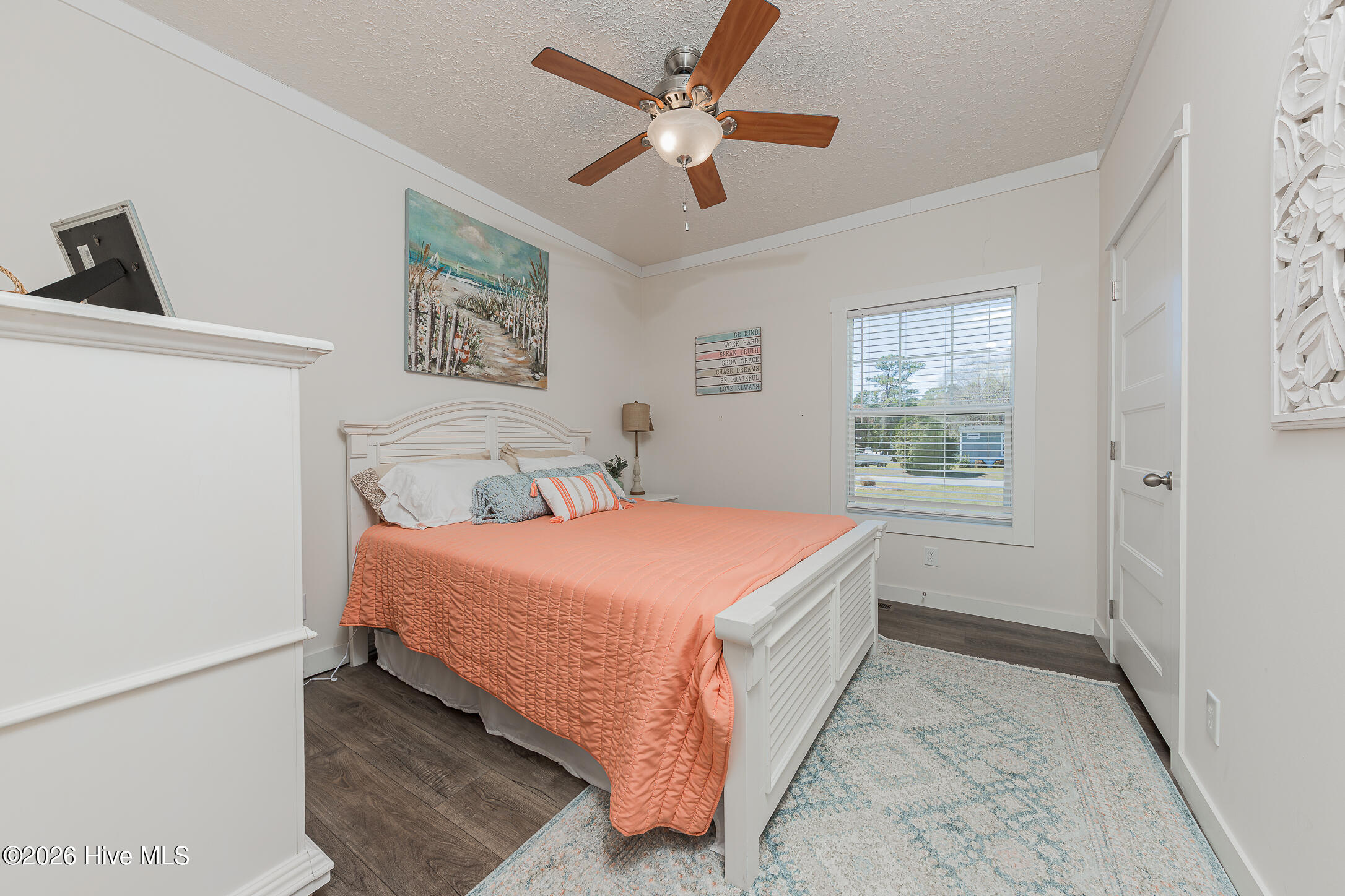 100563969 | Photo 40