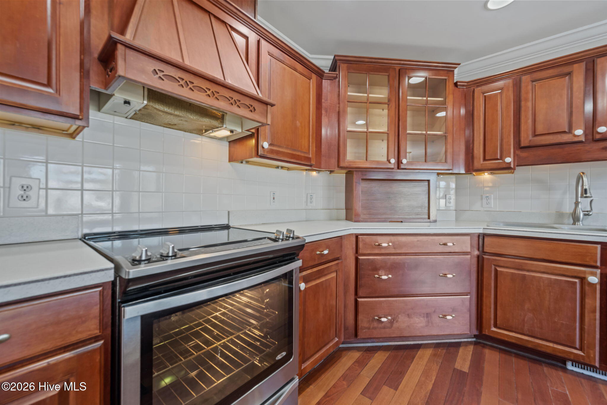 100542324 | Photo 36