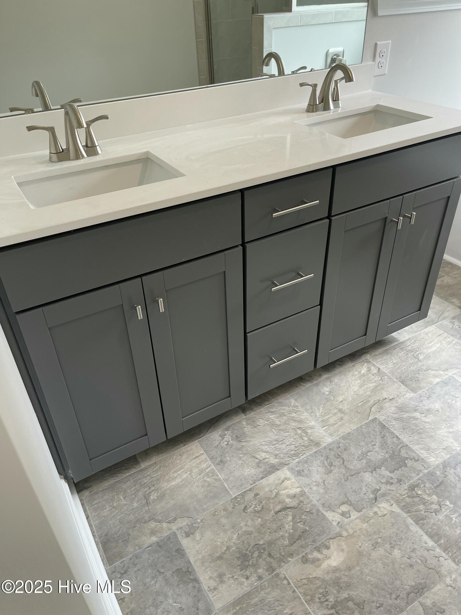 100446746 | Photo 22