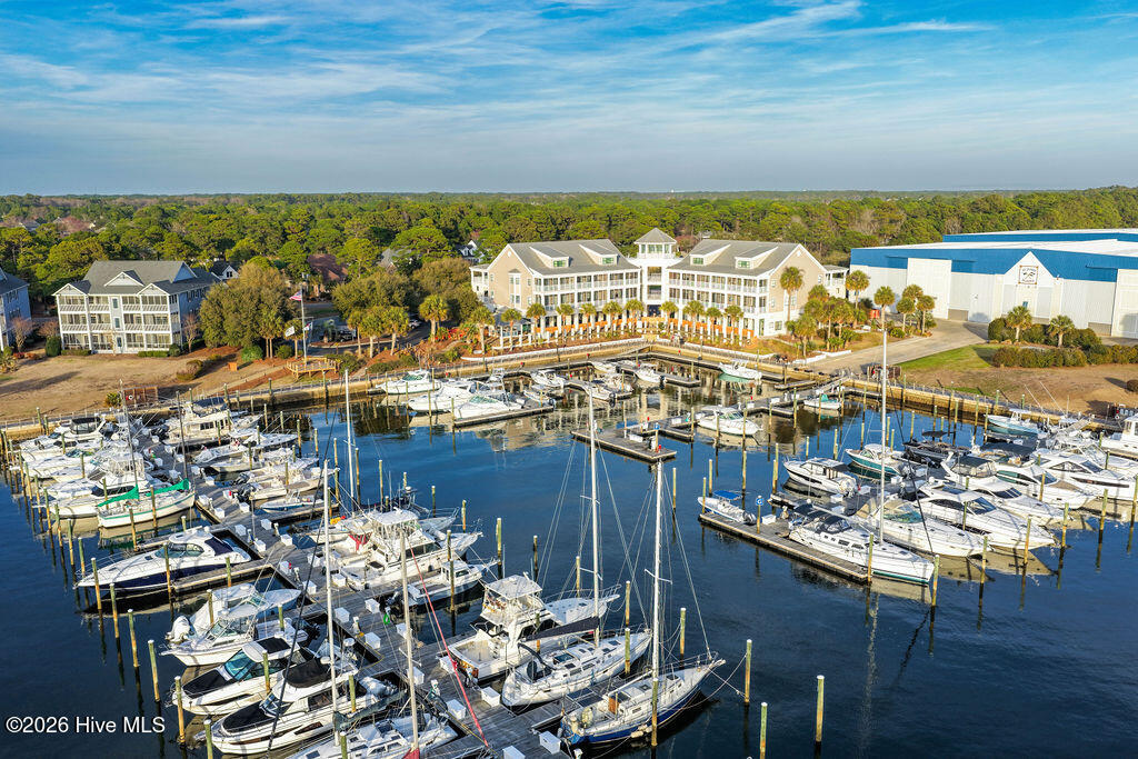 100561843 | Photo 49