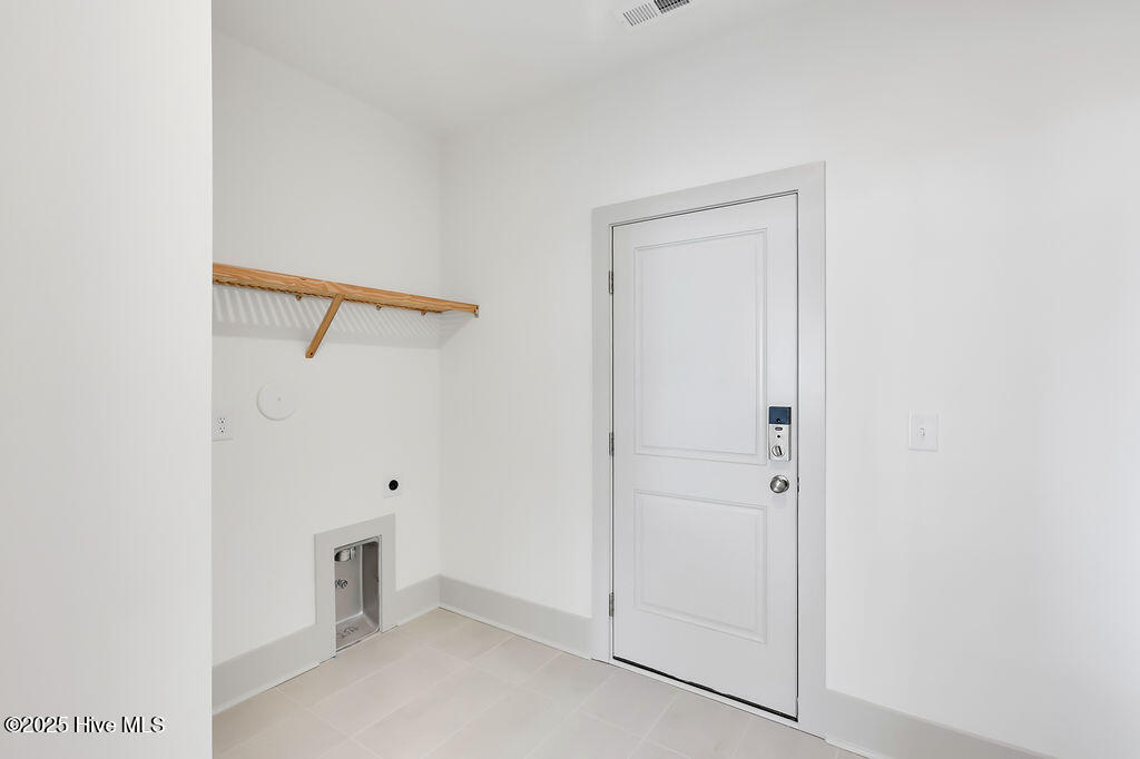 100446979 | Photo 21