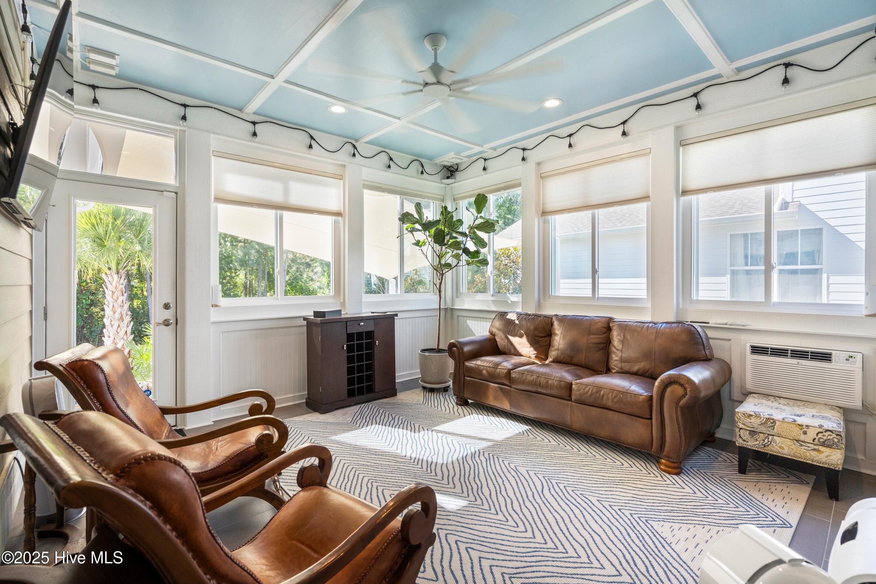 100538062 | Photo 35