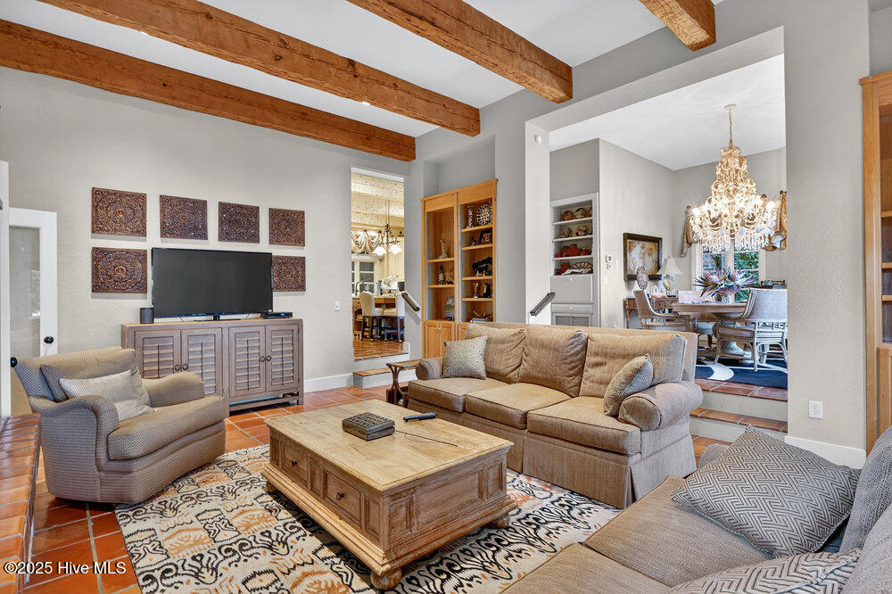 100544850 | Photo 37