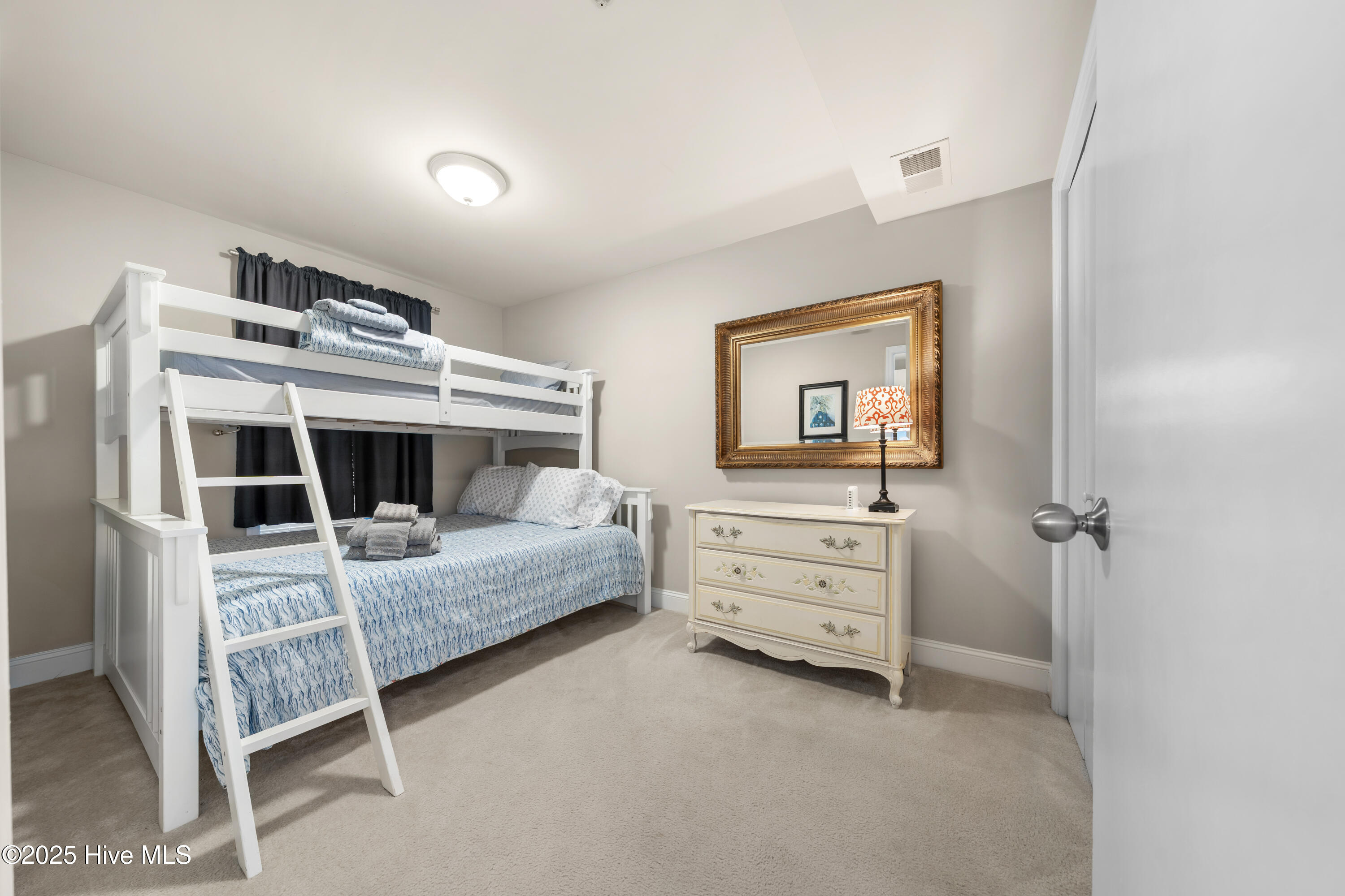 100562977 | Photo 17