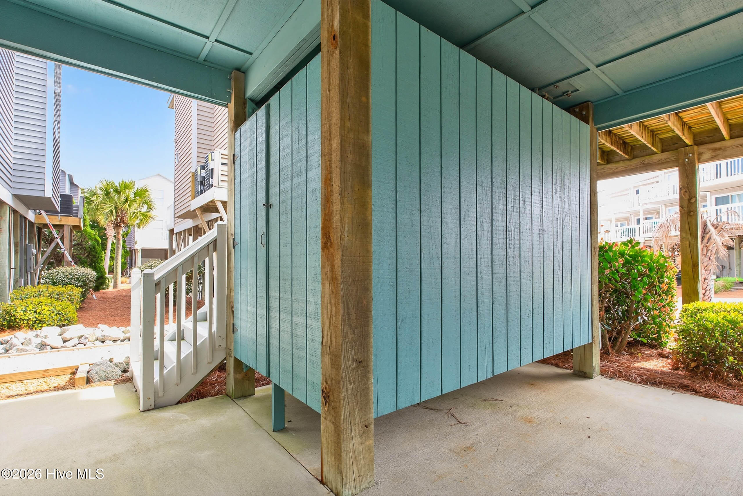 100563035 | Photo 44