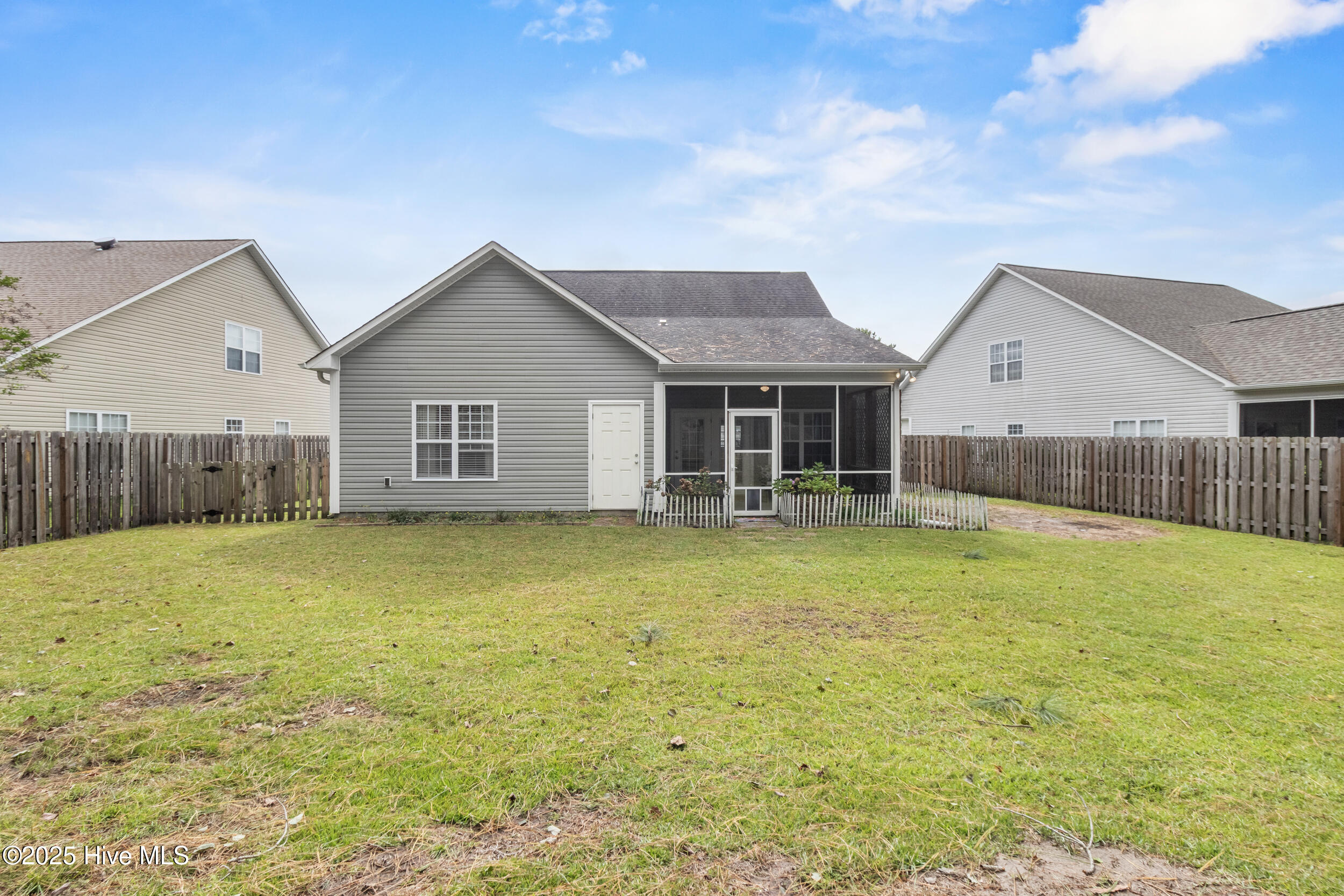 100536590 | Photo 38