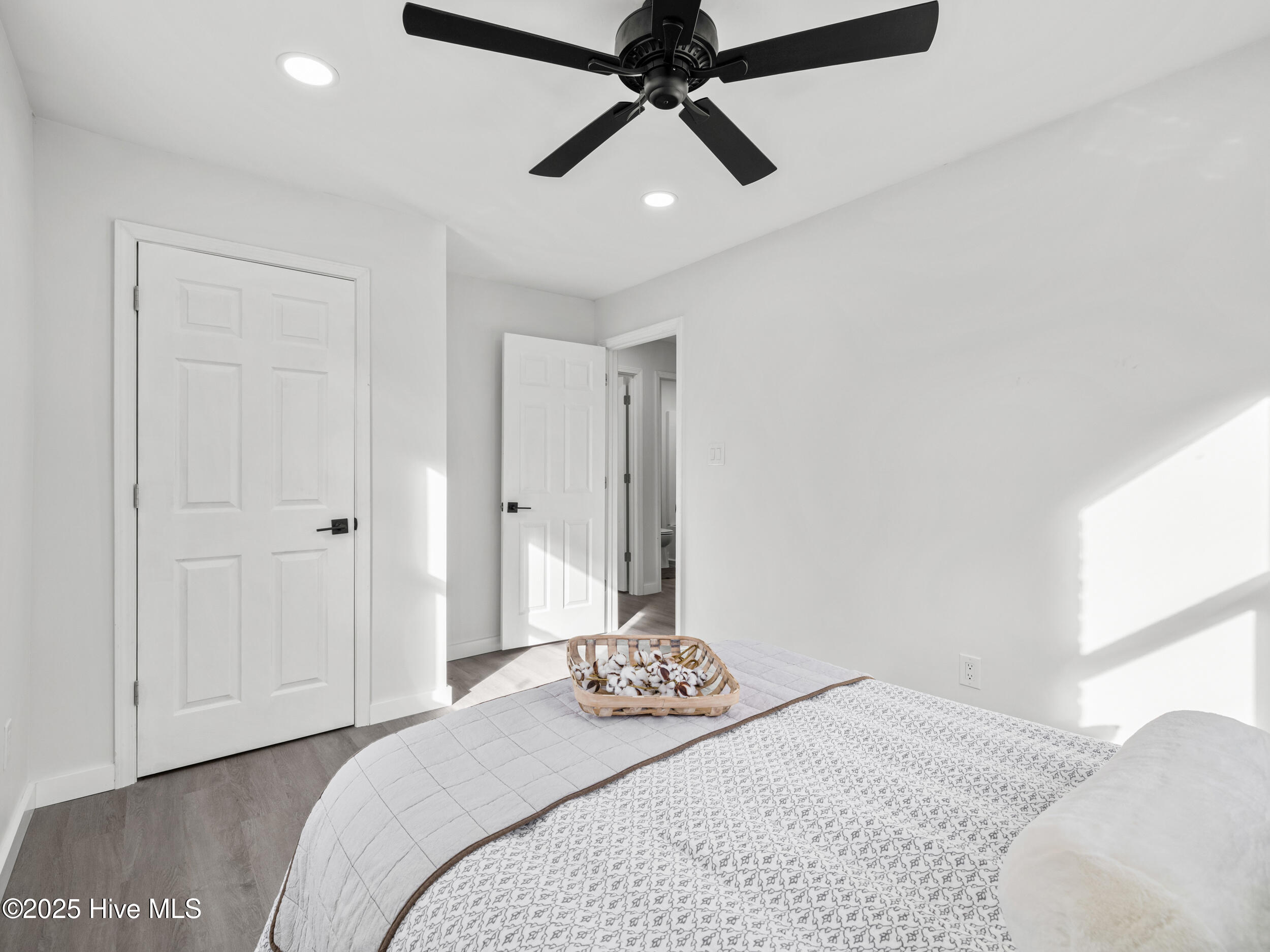 100545039 | Photo 32