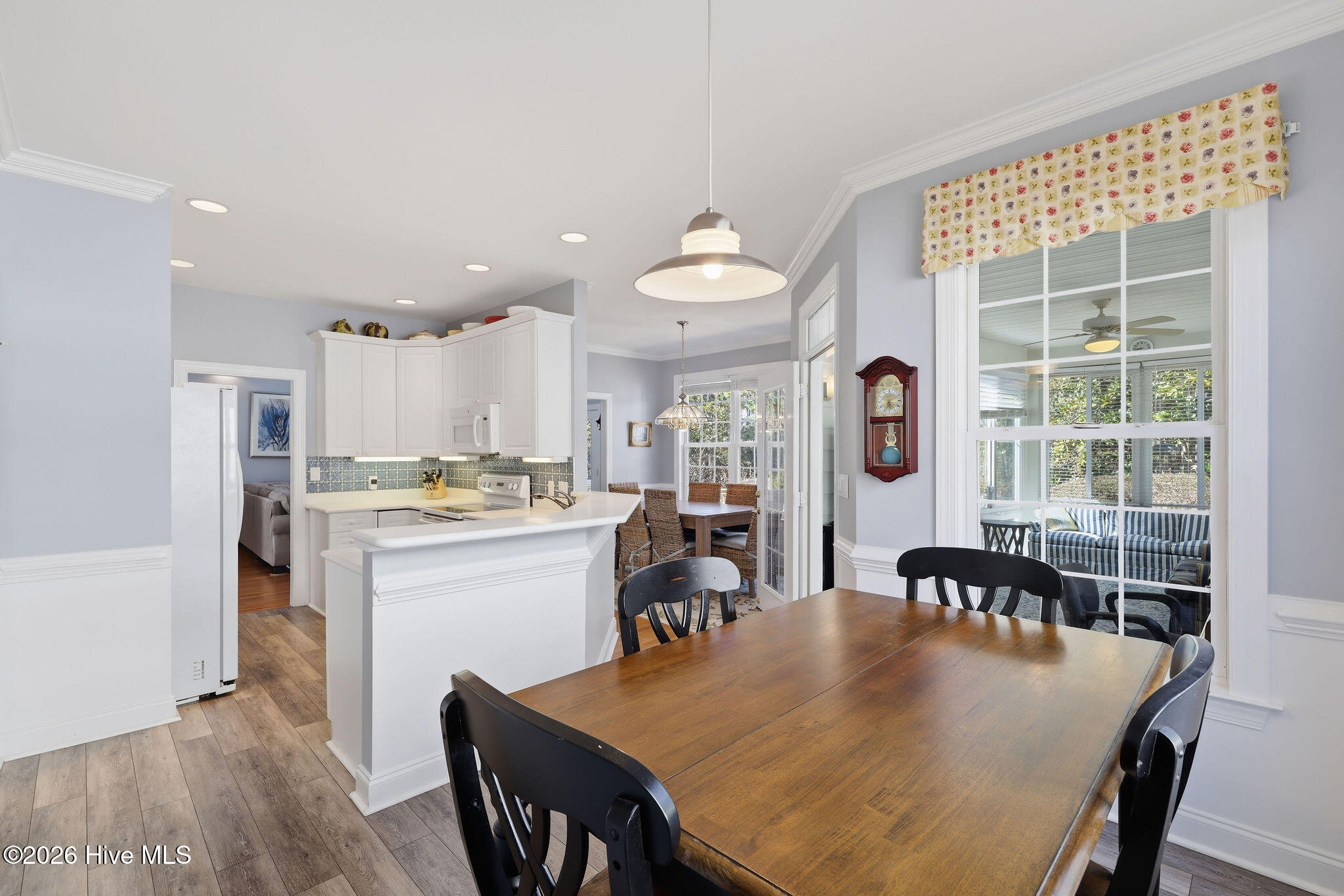 100558304 | Photo 26