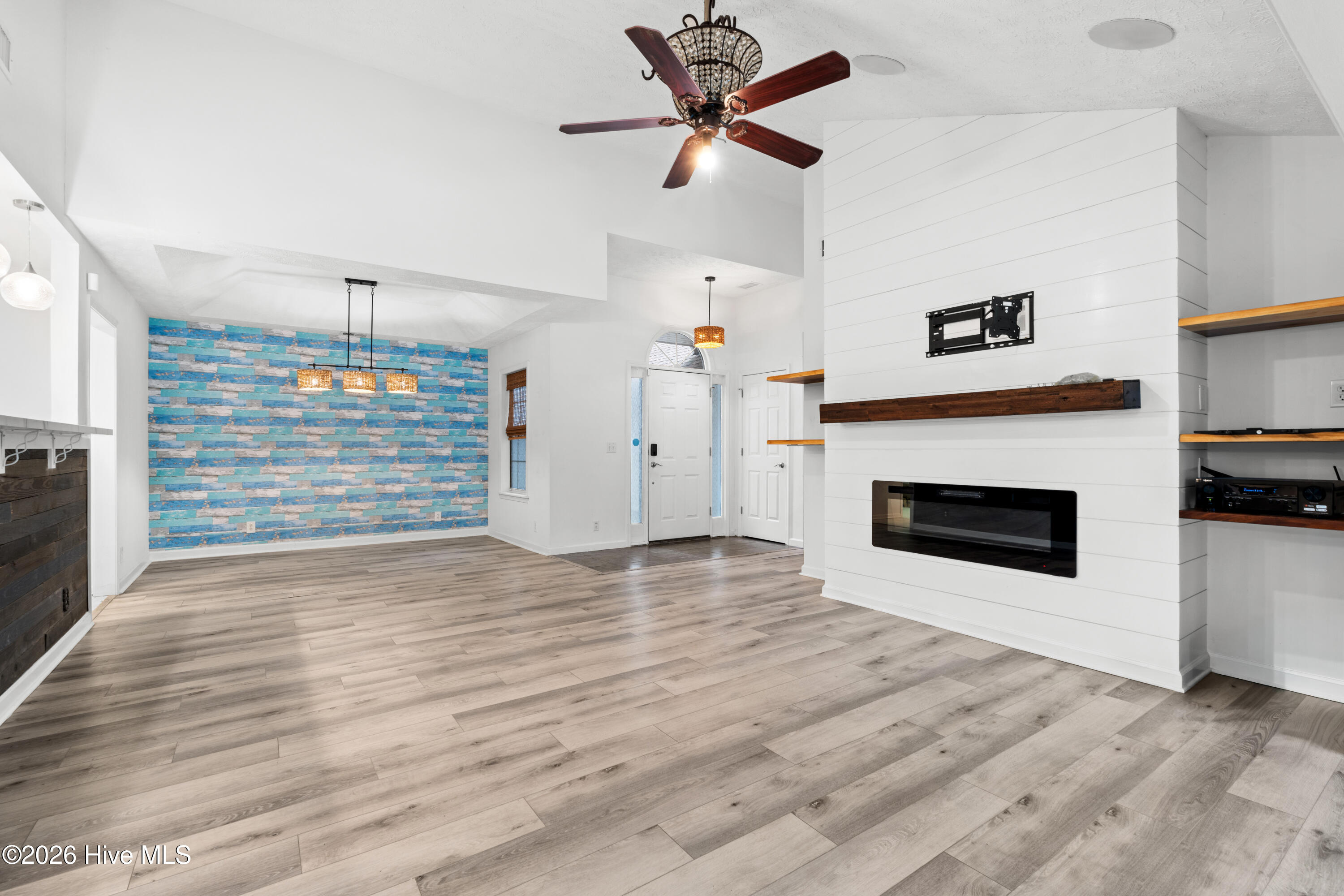 100562430 | Photo 10