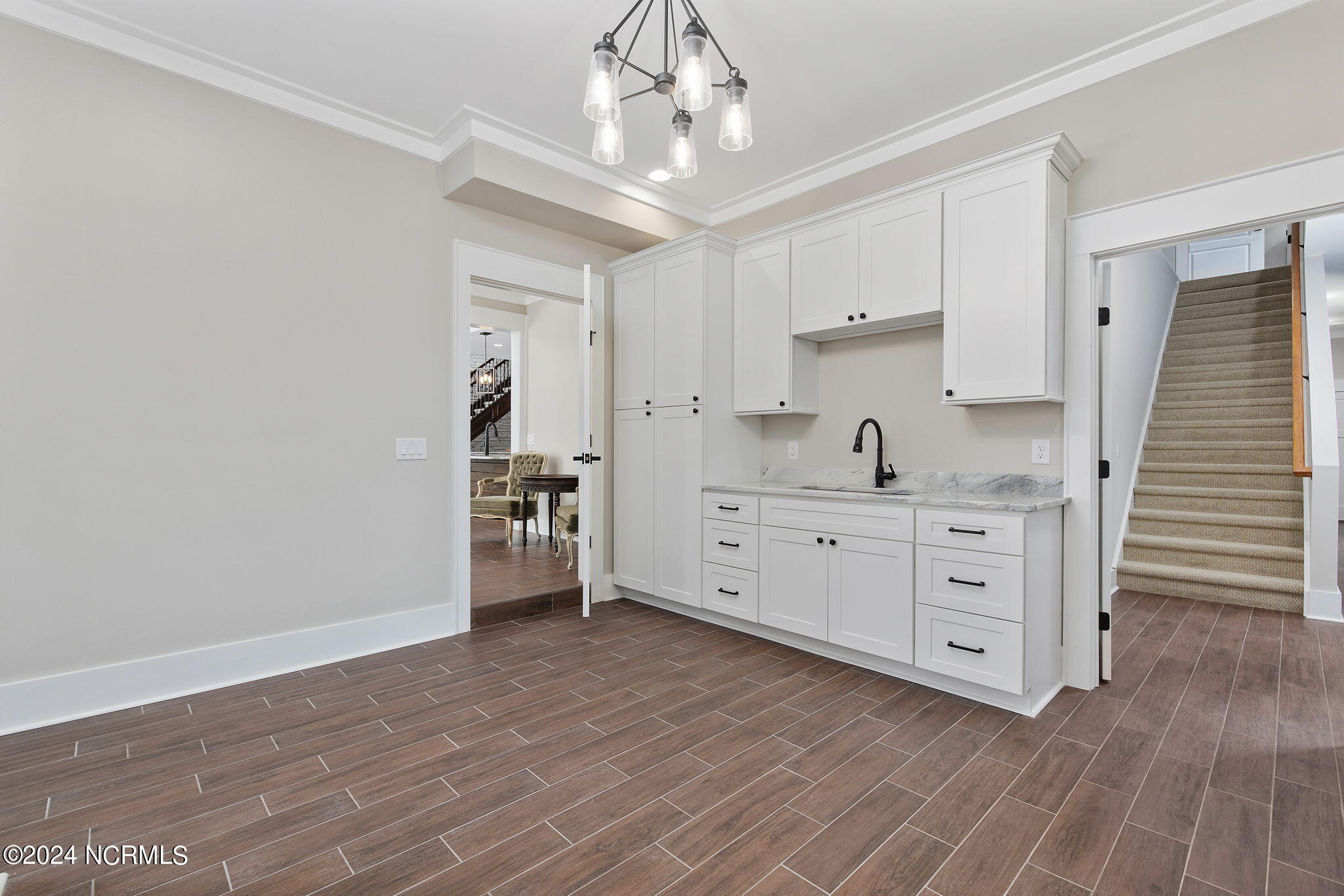 100453856 | Photo 42