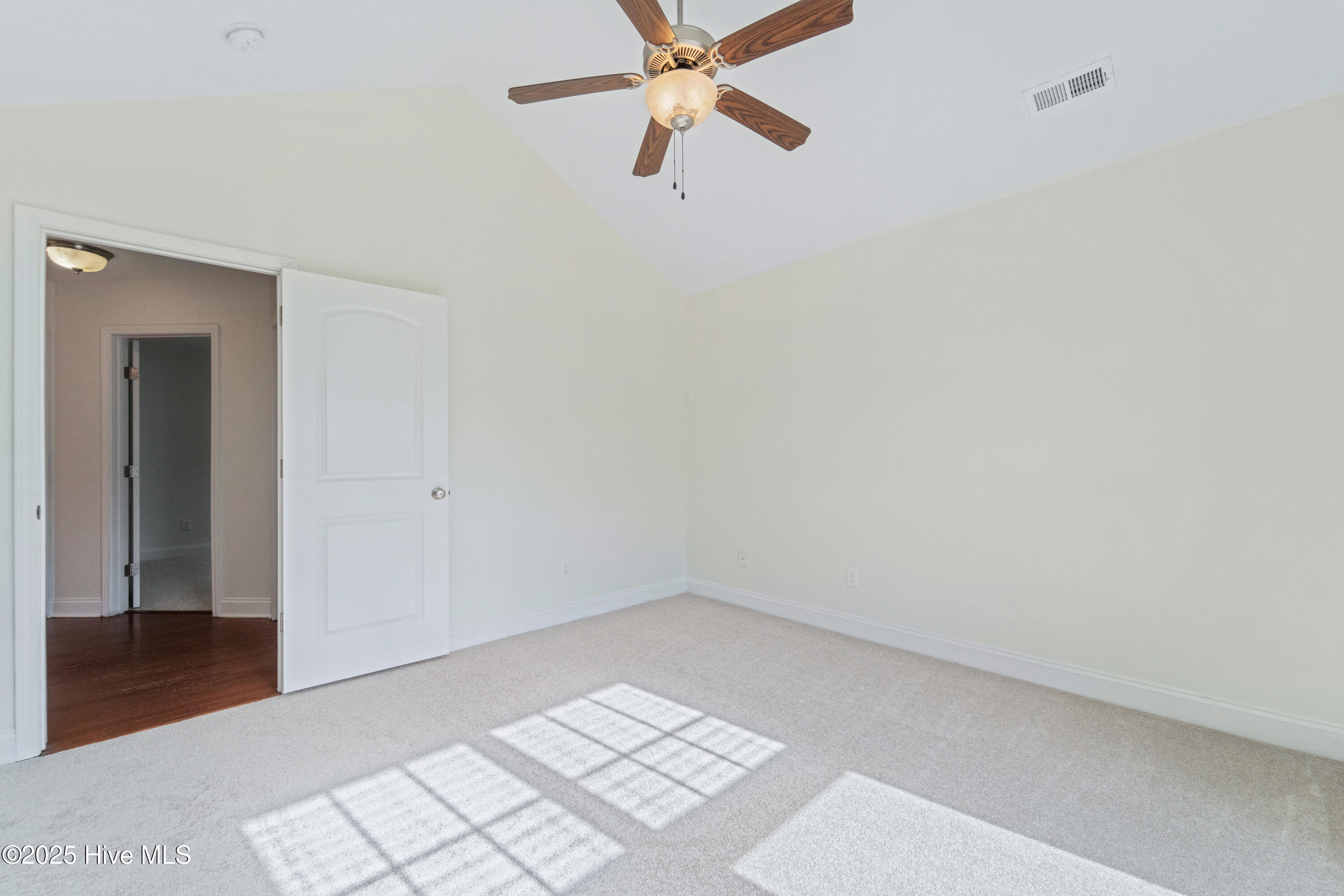 100544349 | Photo 29