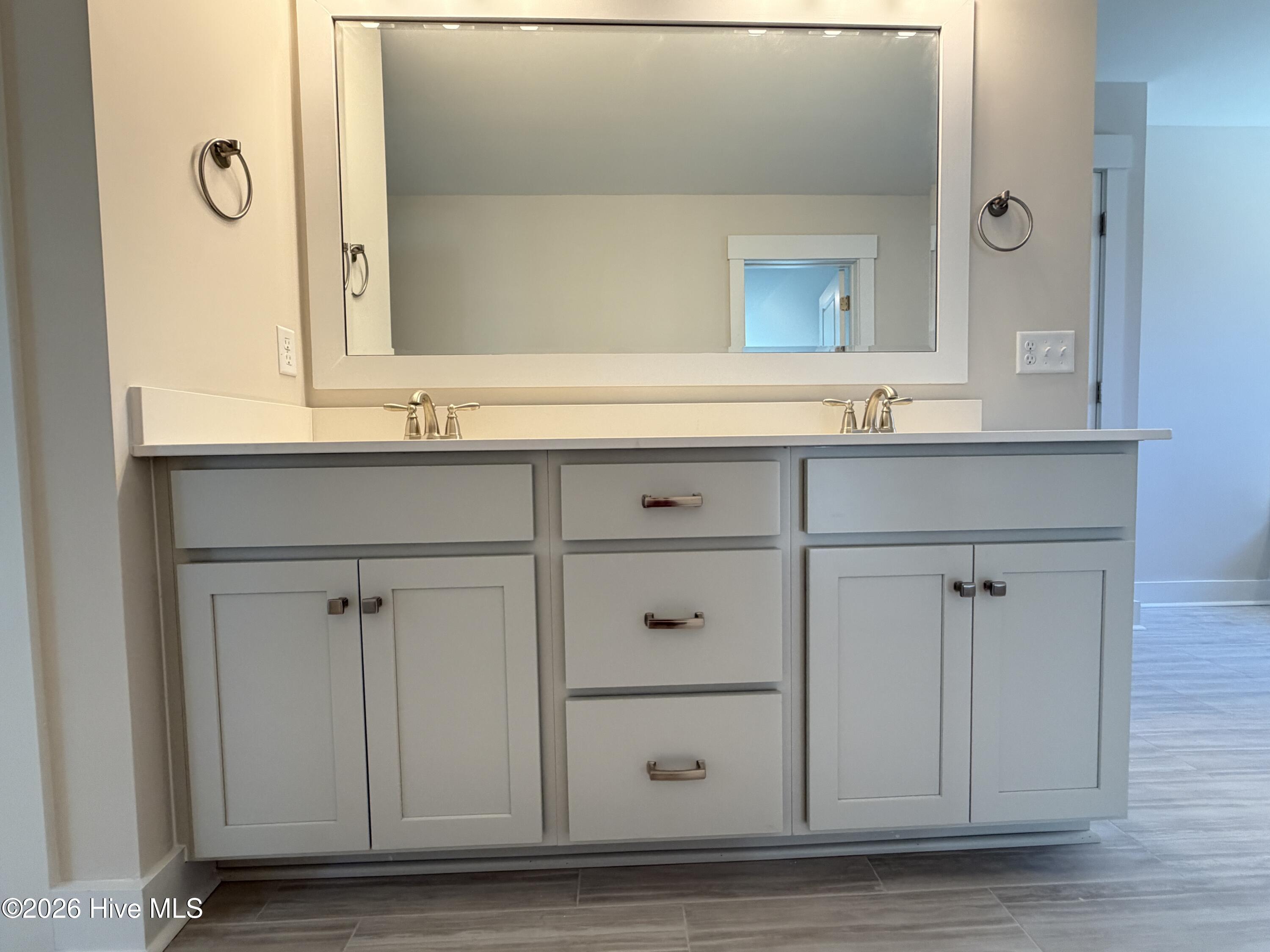 100542700 | Photo 16