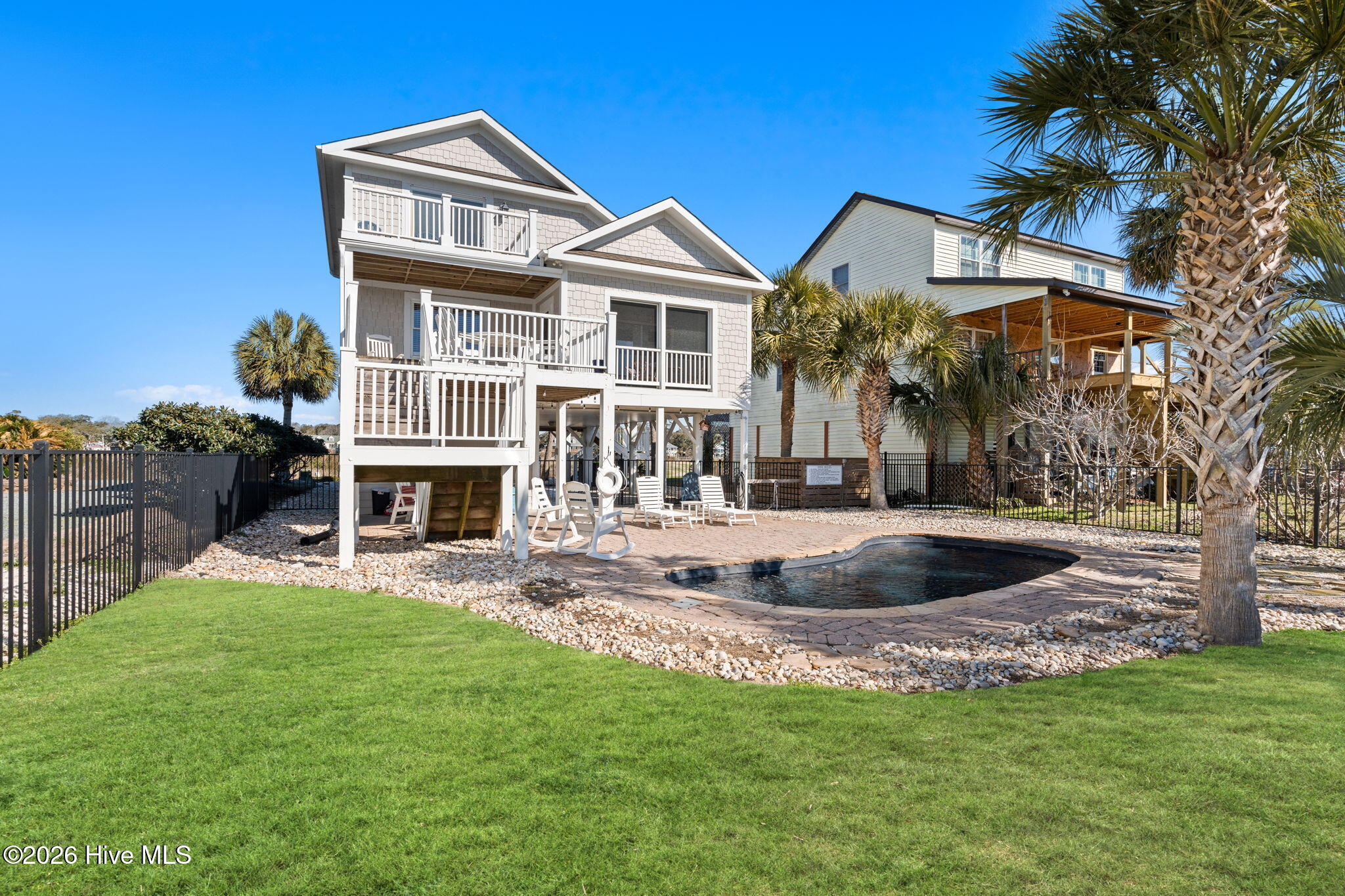 100557259 | Photo 45