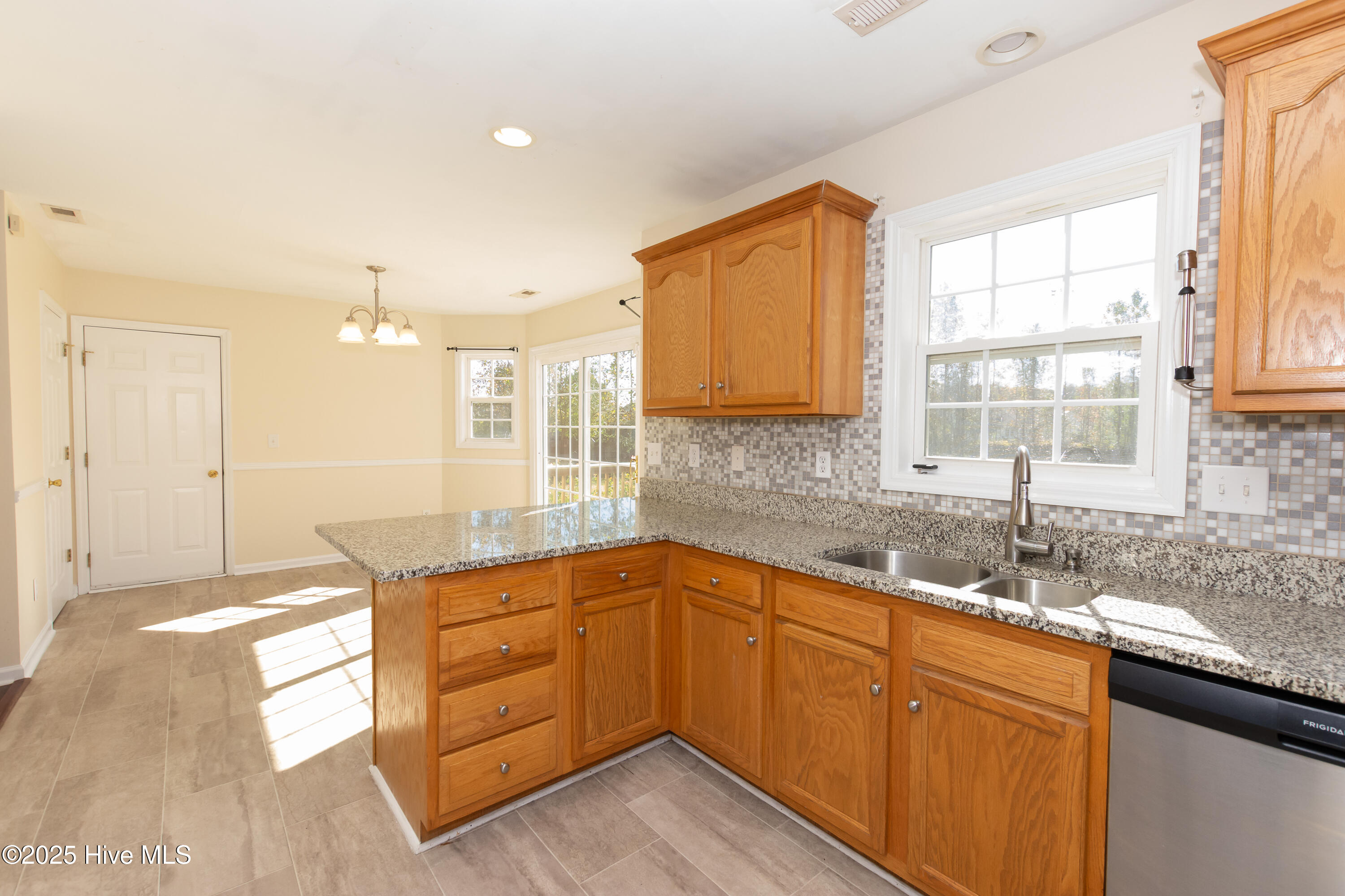 100541193 | Photo 13