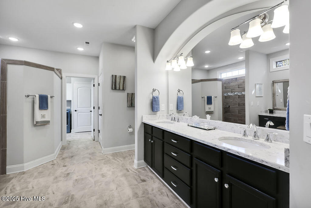 100545215 | Photo 25