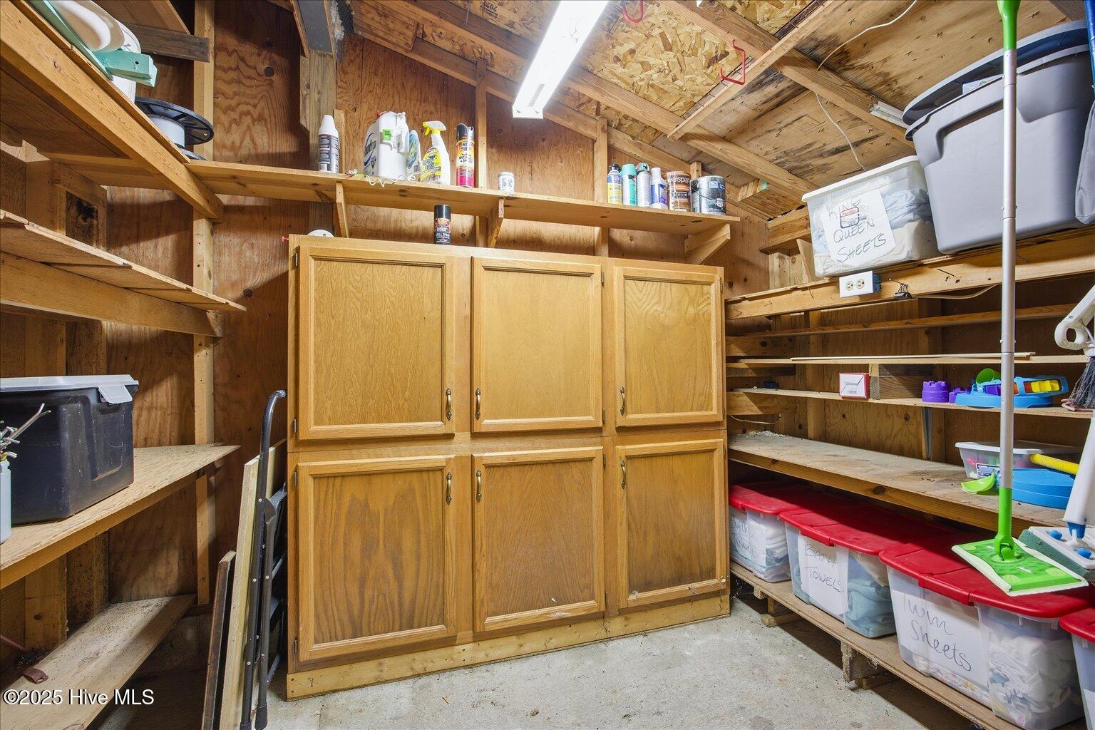 100546688 | Photo 35