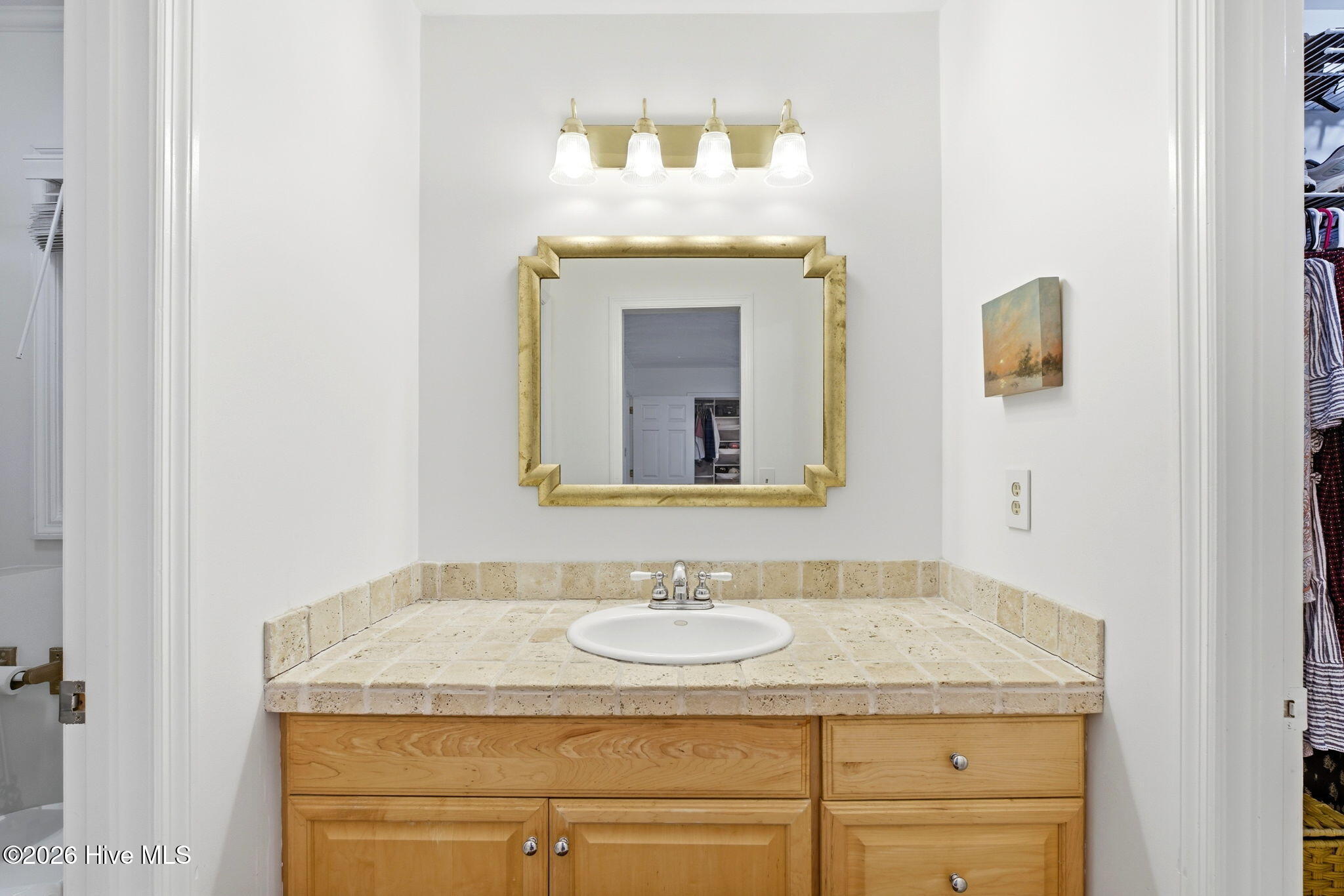 100557062 | Photo 16