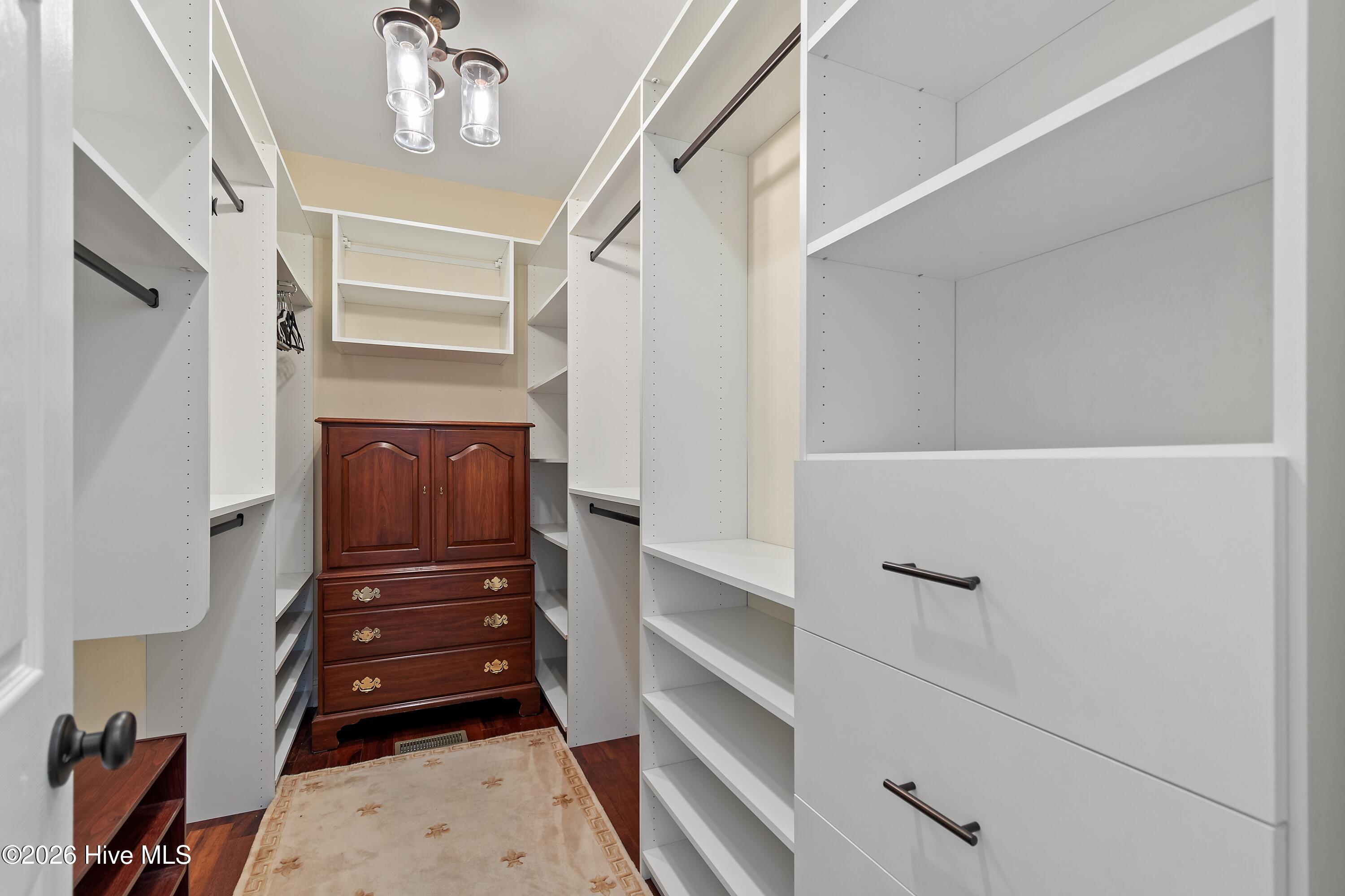 100558702 | Photo 45