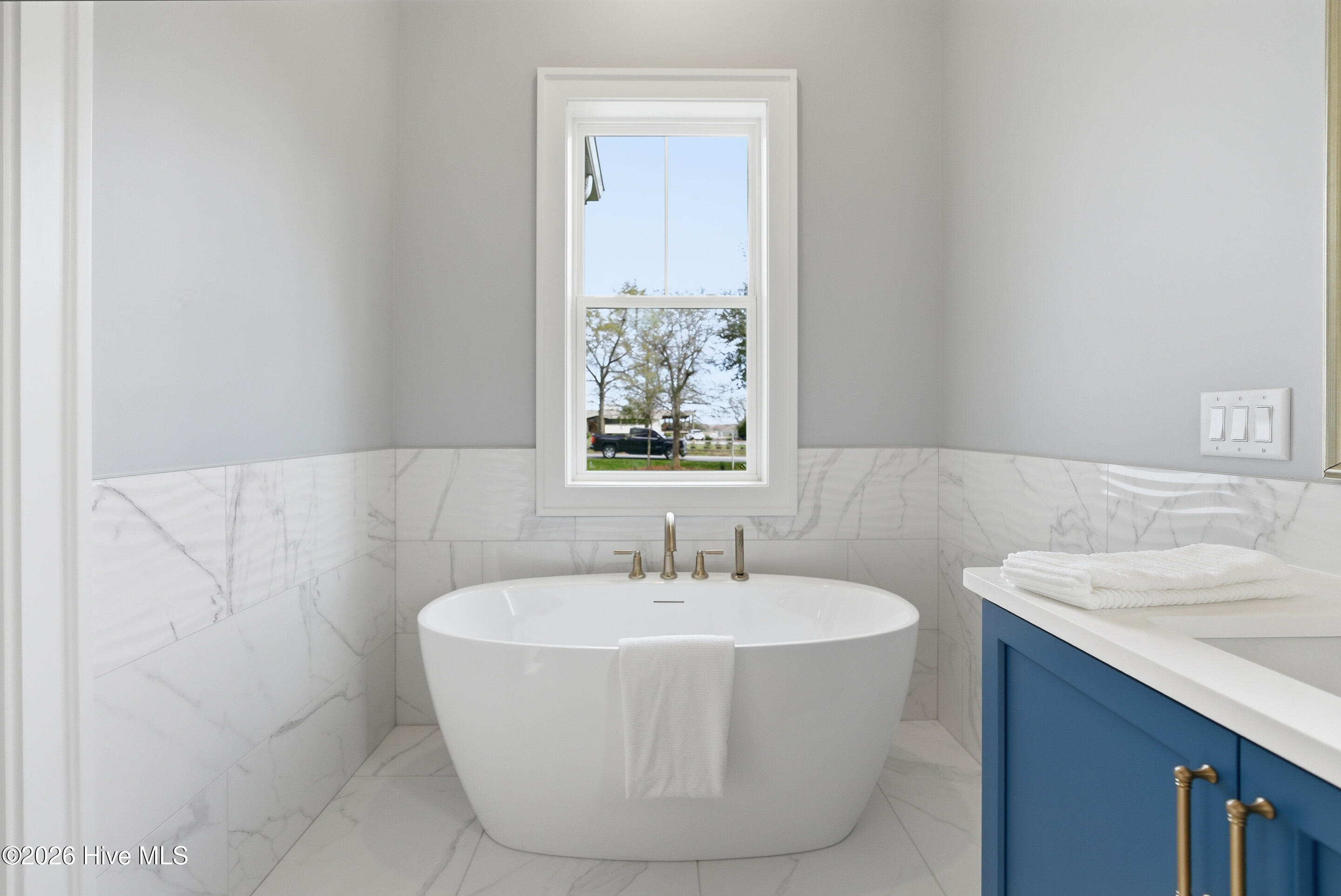 100562984 | Photo 32