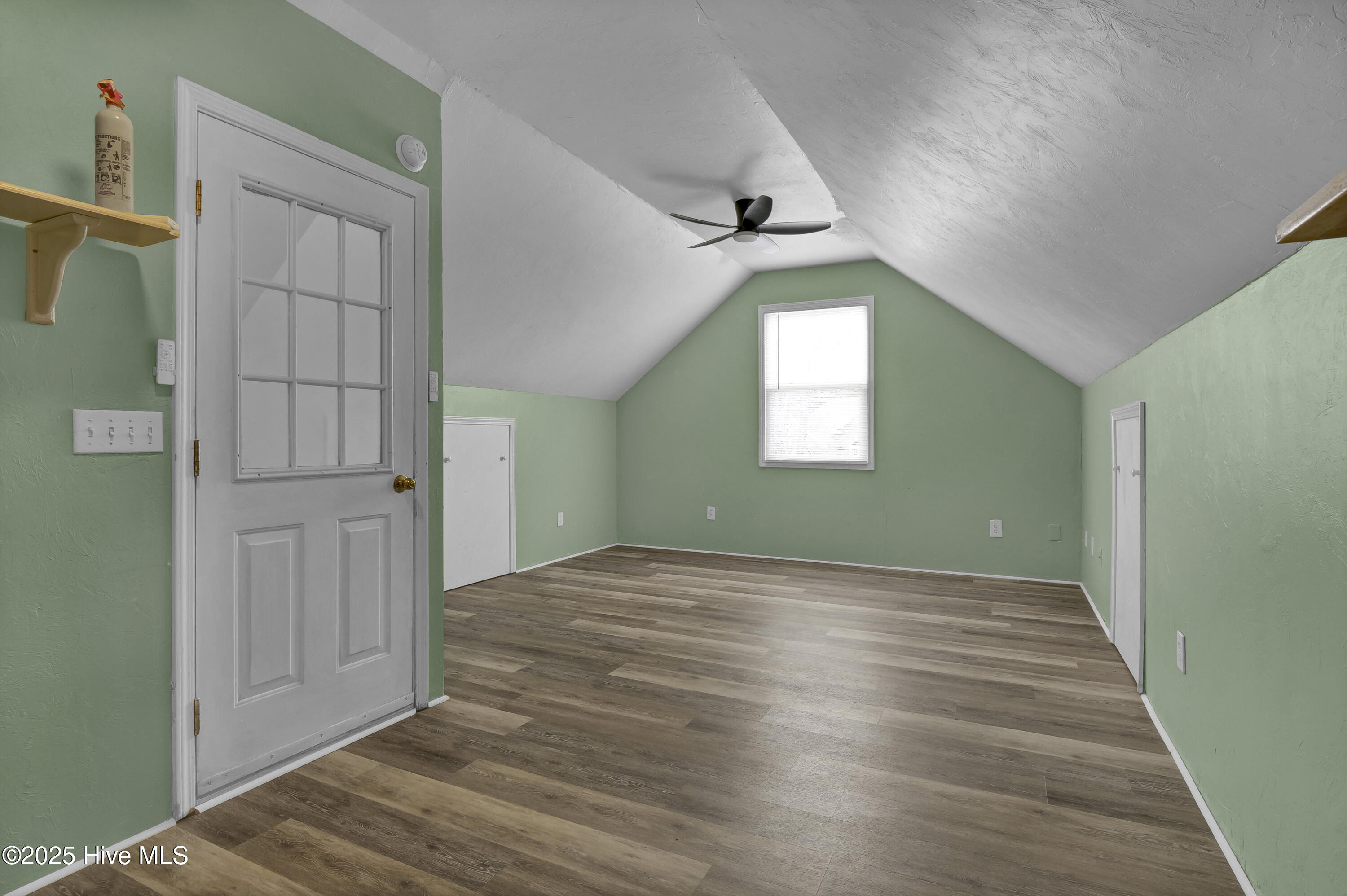 100546106 | Photo 26