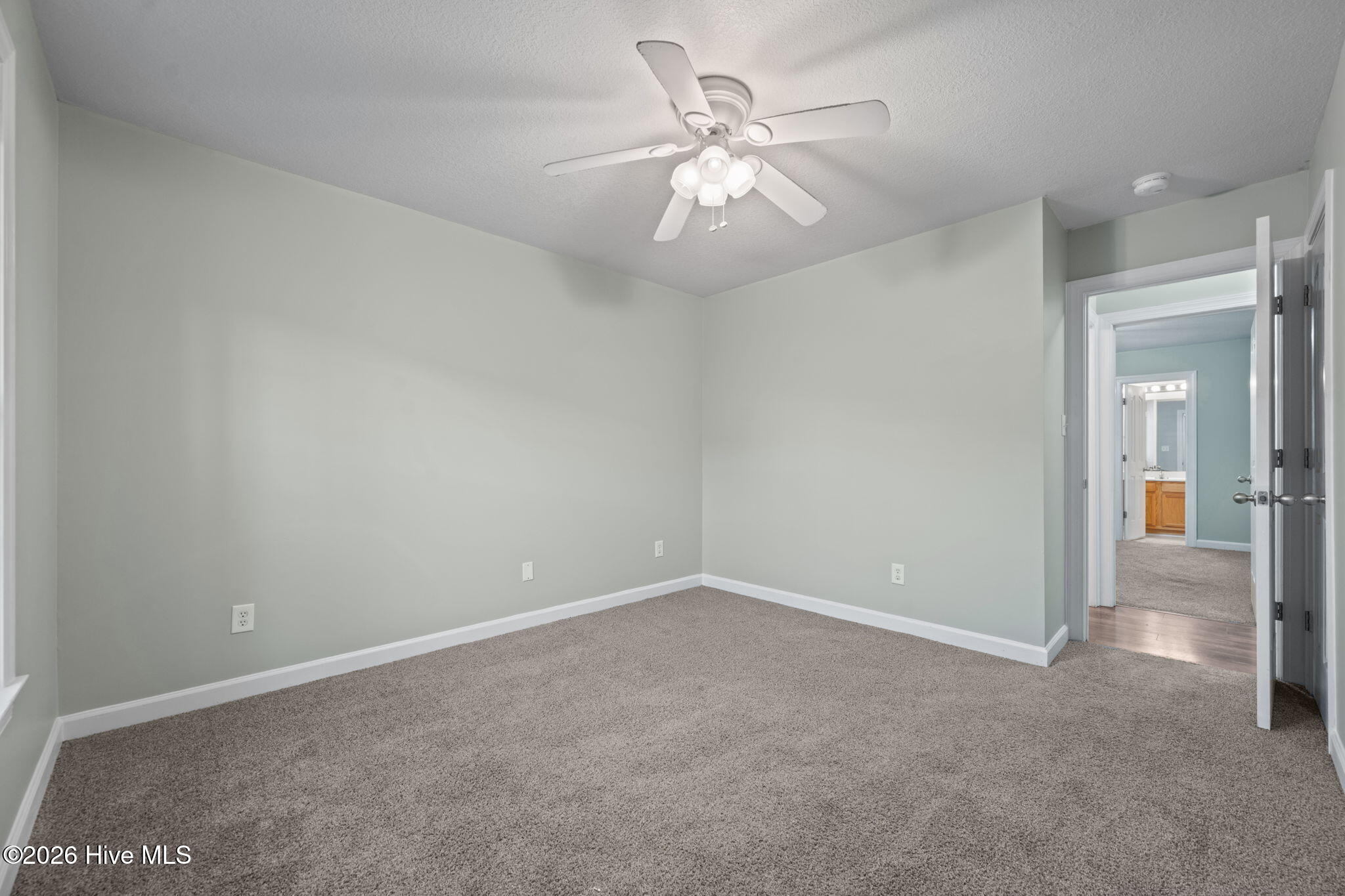 100548388 | Photo 10