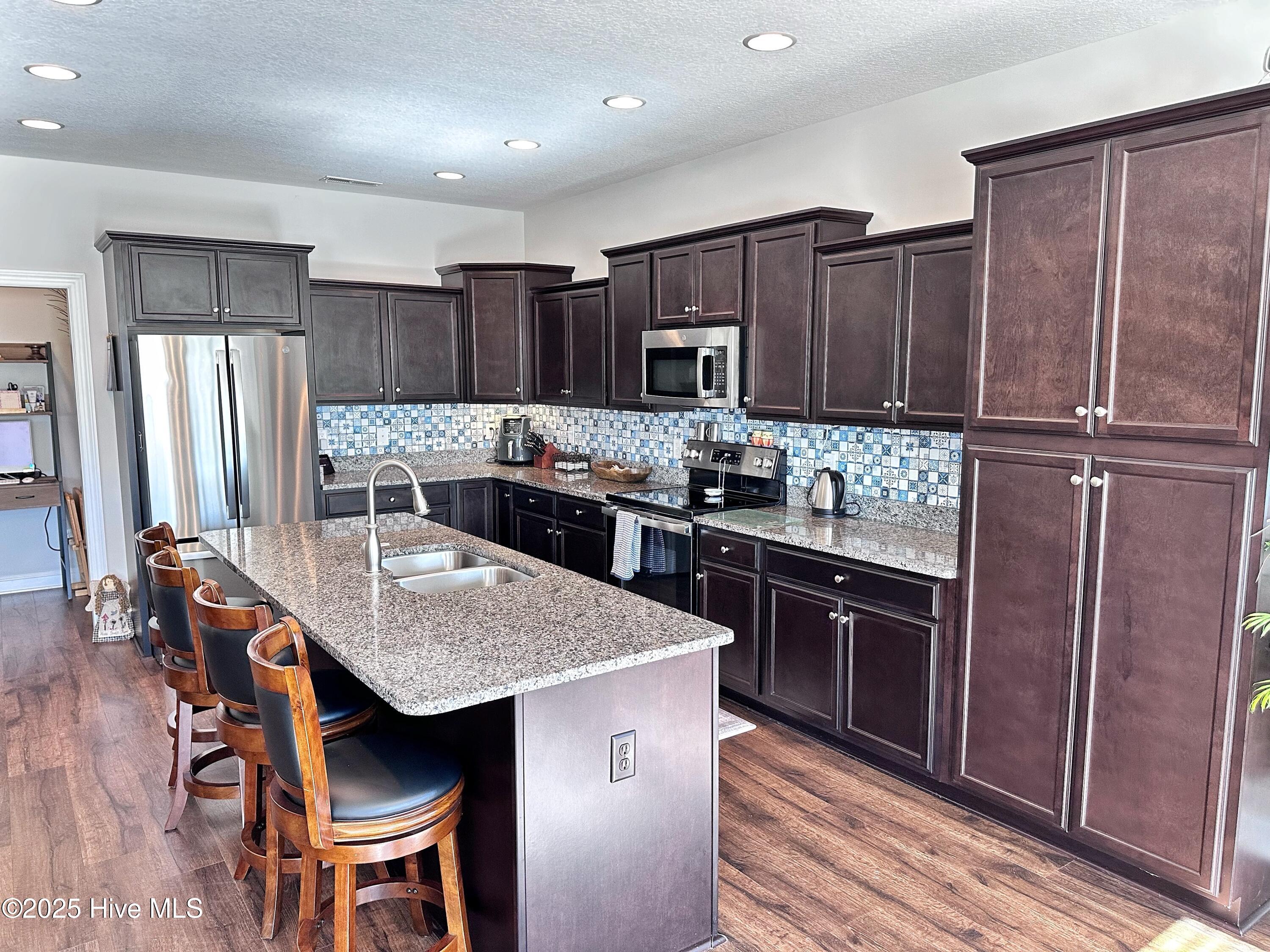 100540901 | Photo 36