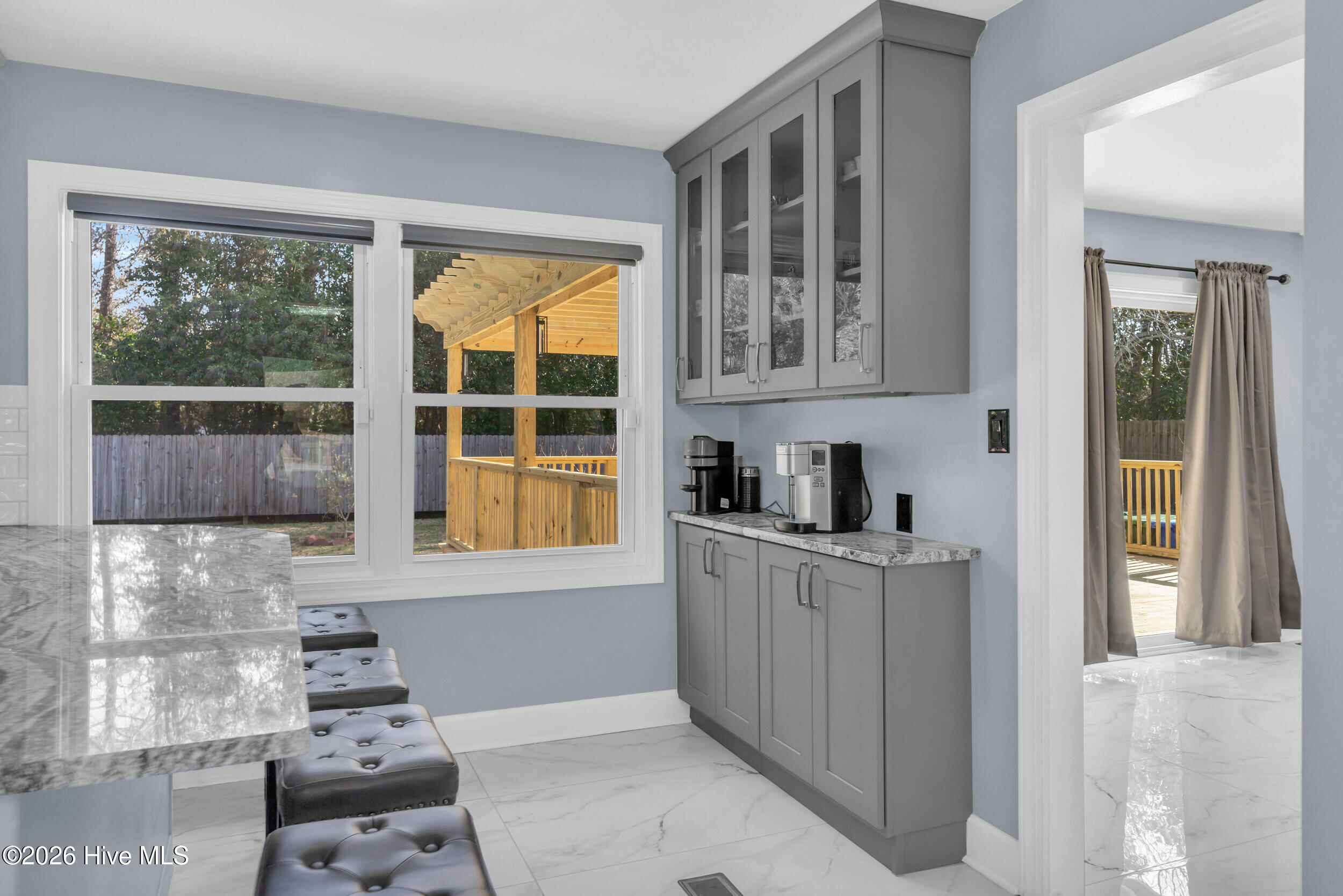 100548646 | Photo 11