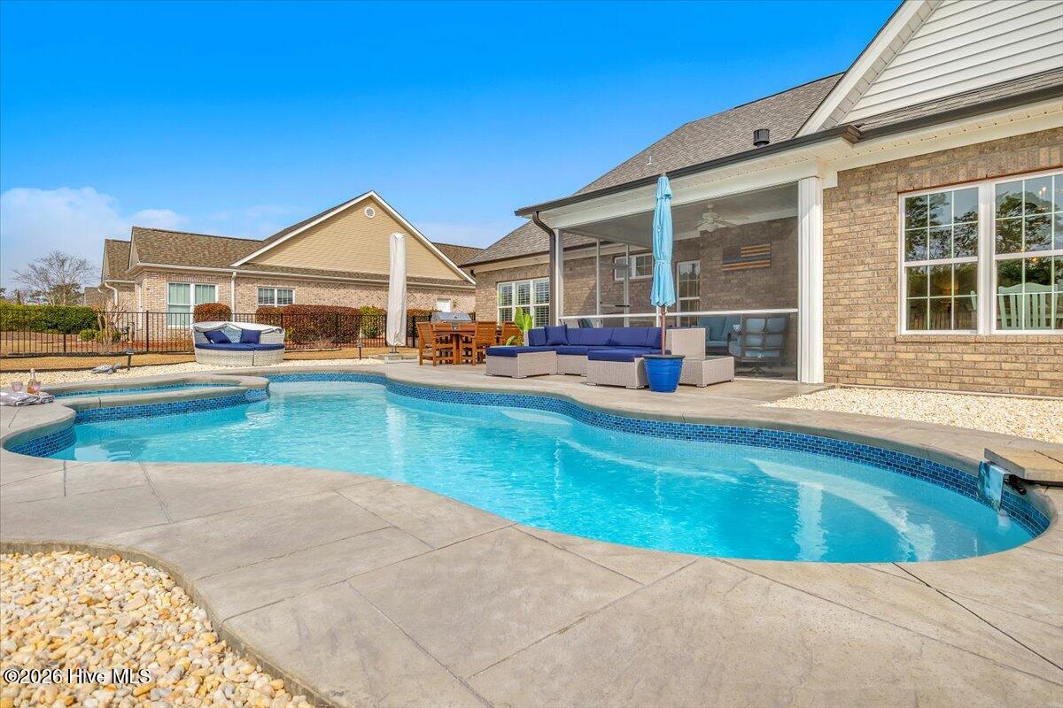 100556210 | Photo 63