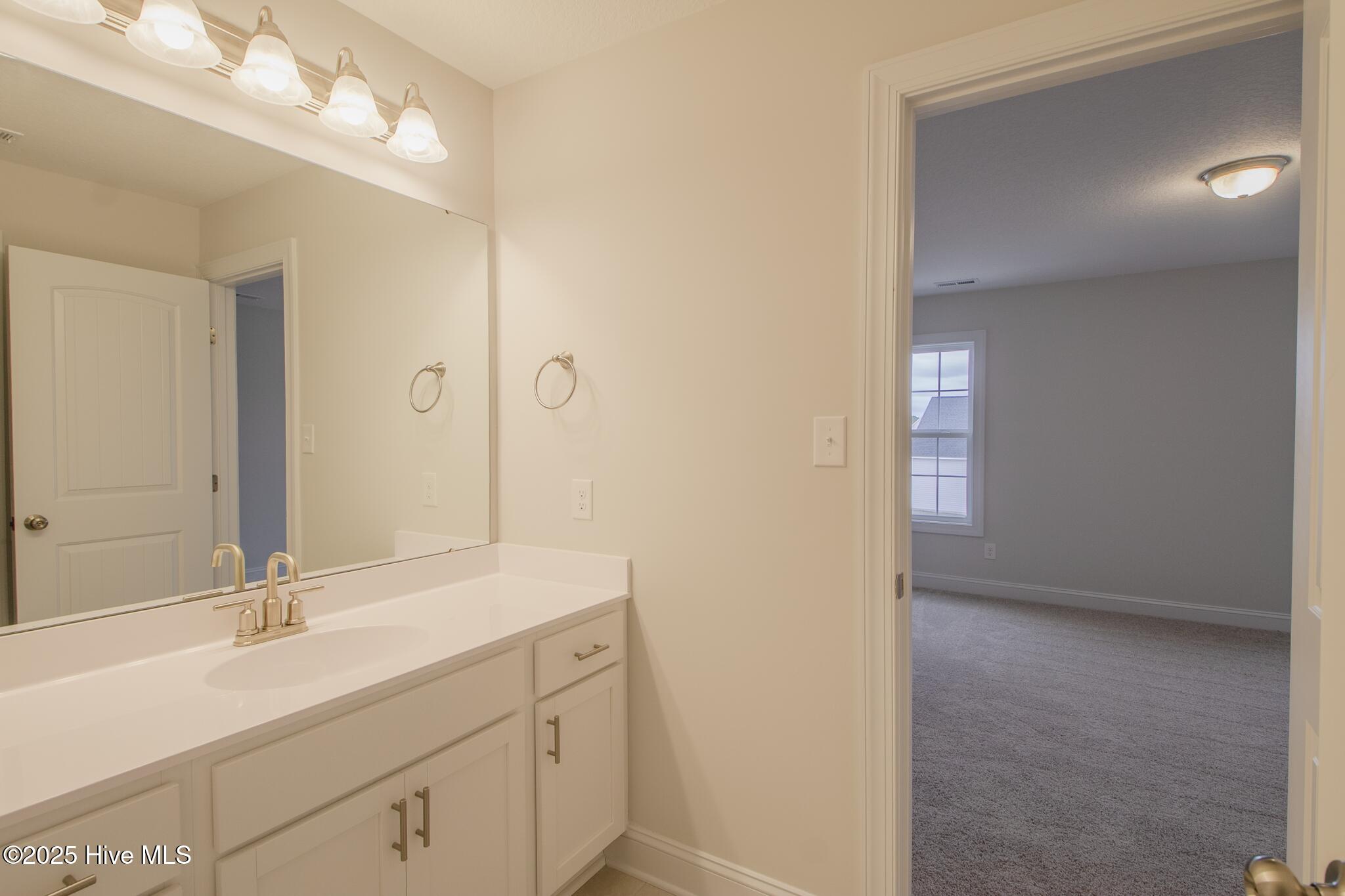 100493644 | Photo 35