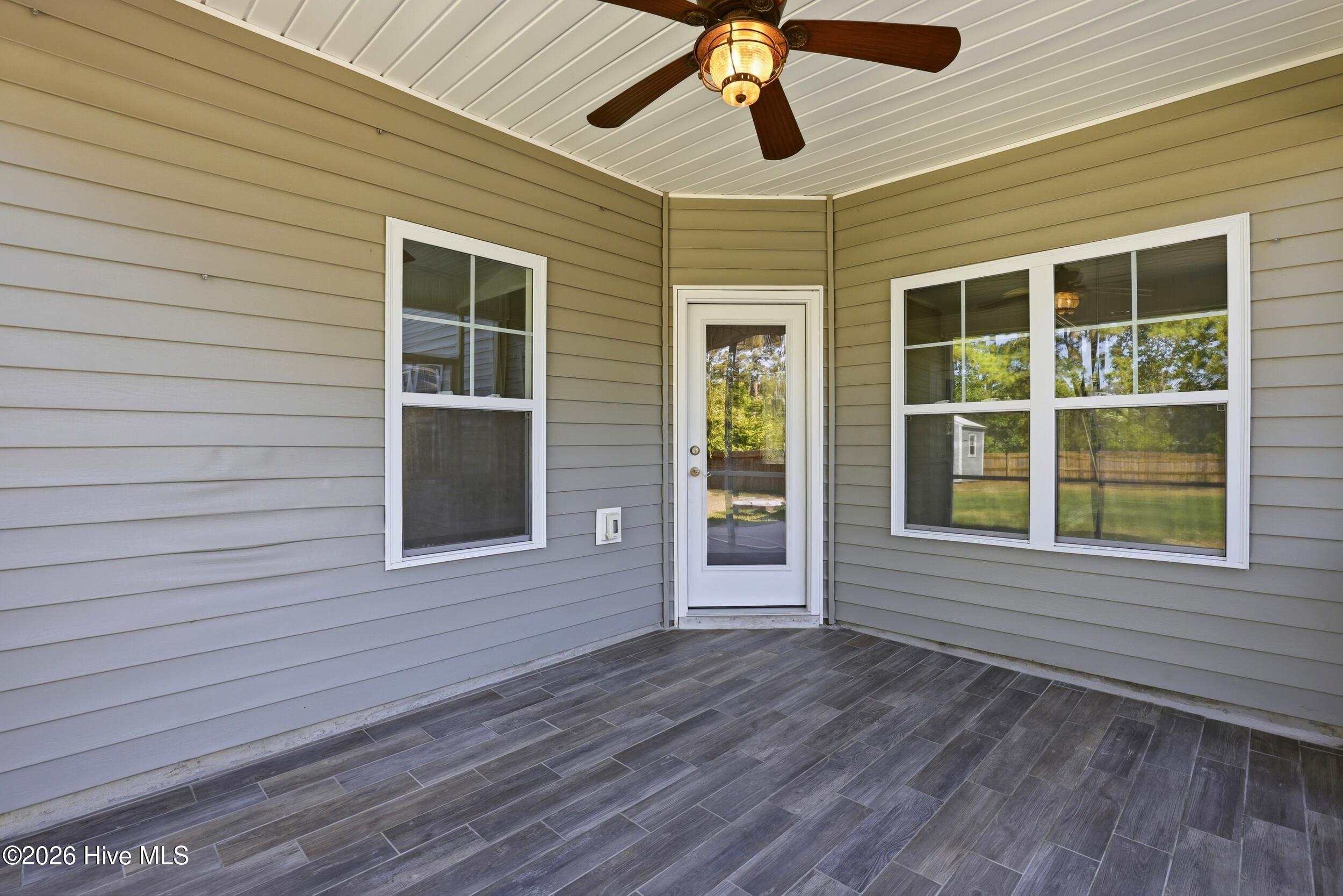 100569352 | Photo 52