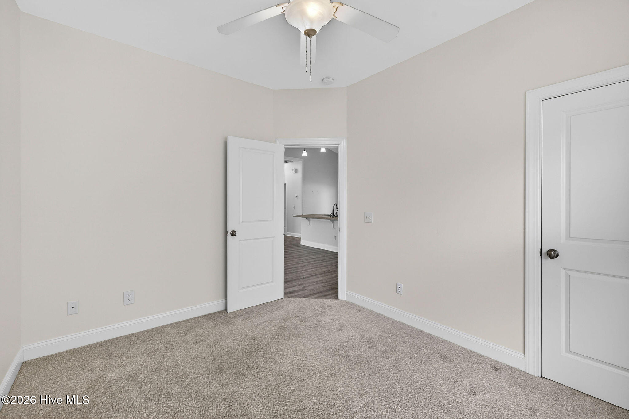 100562994 | Photo 16