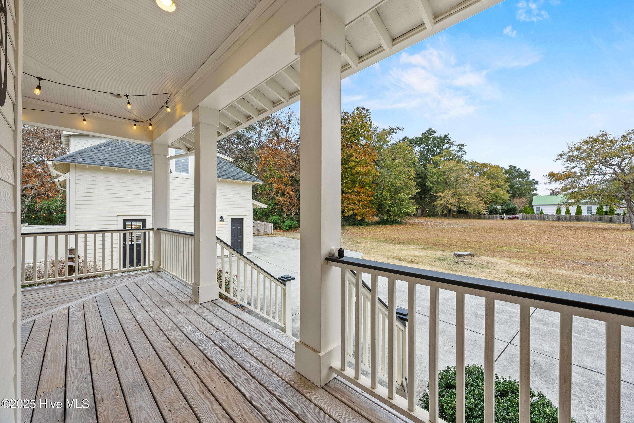 100570509 | Photo 73