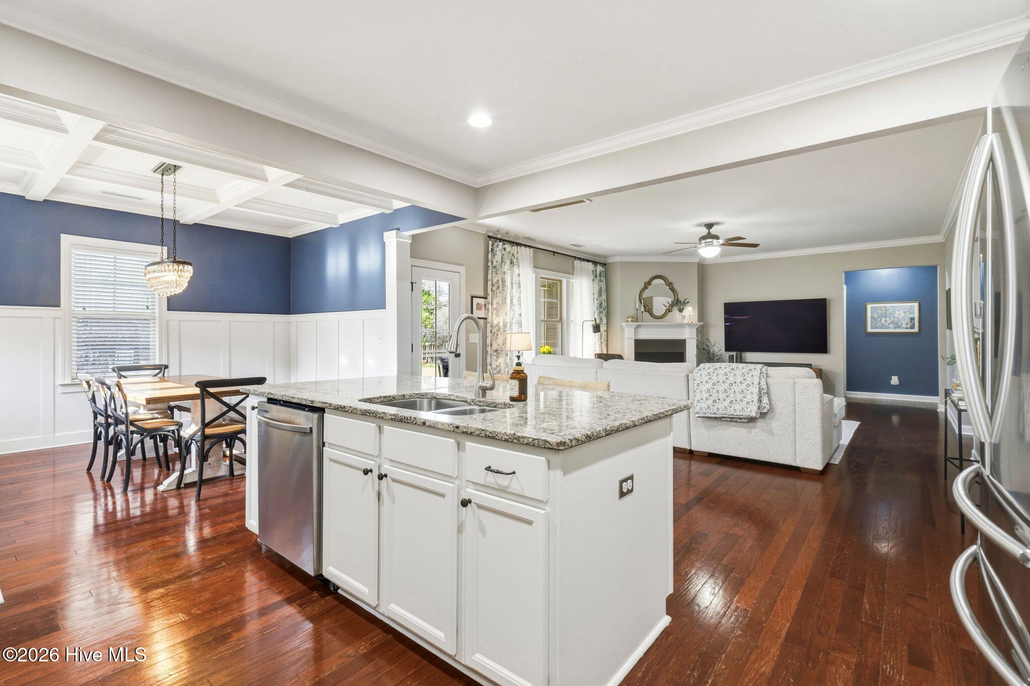 100562110 | Photo 22