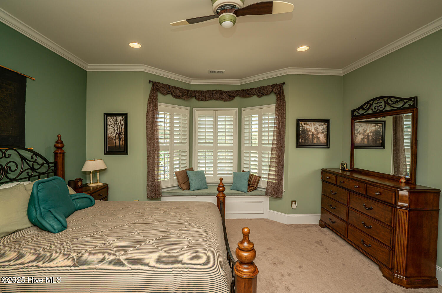 100534571 | Photo 93