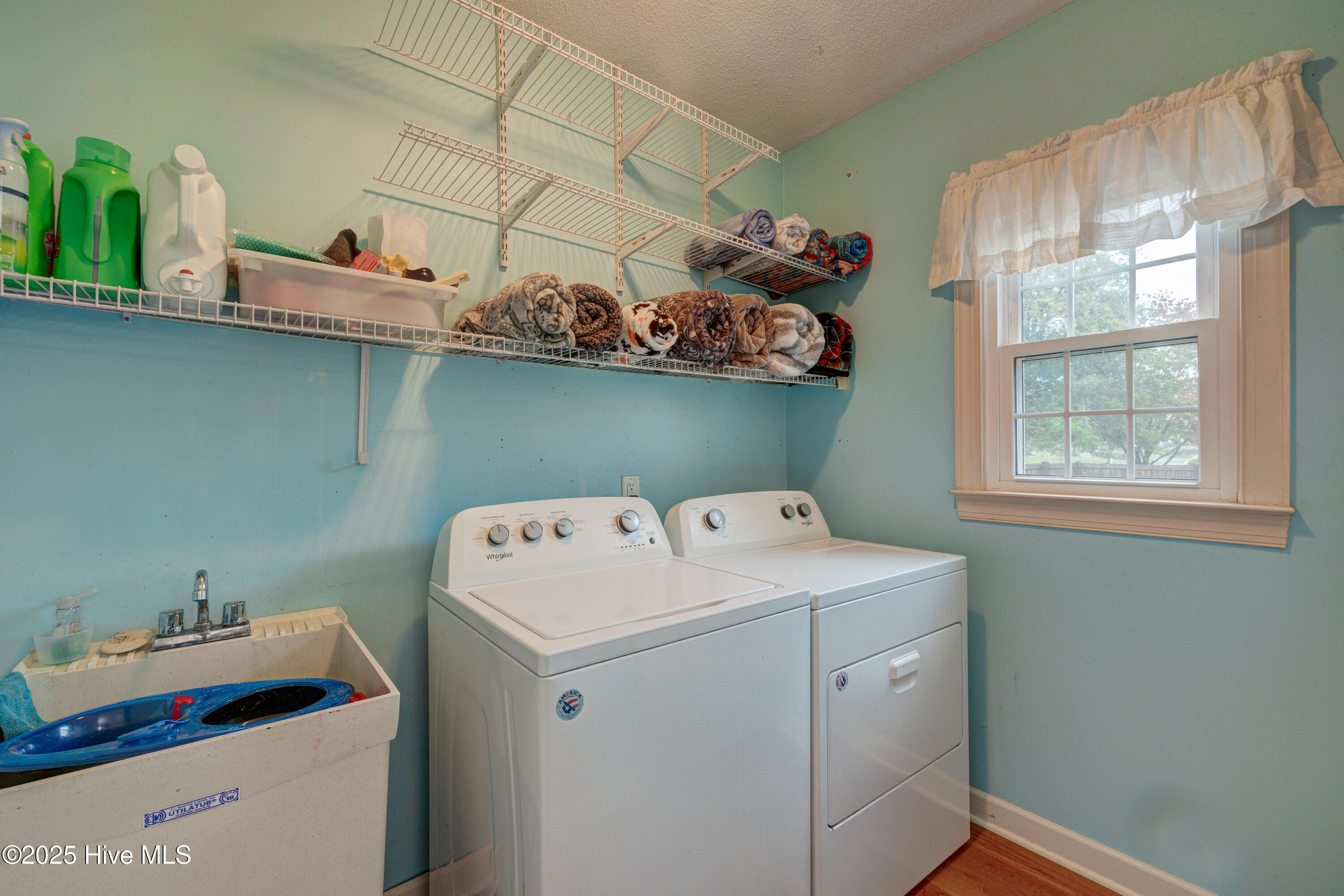 100534383 | Photo 15