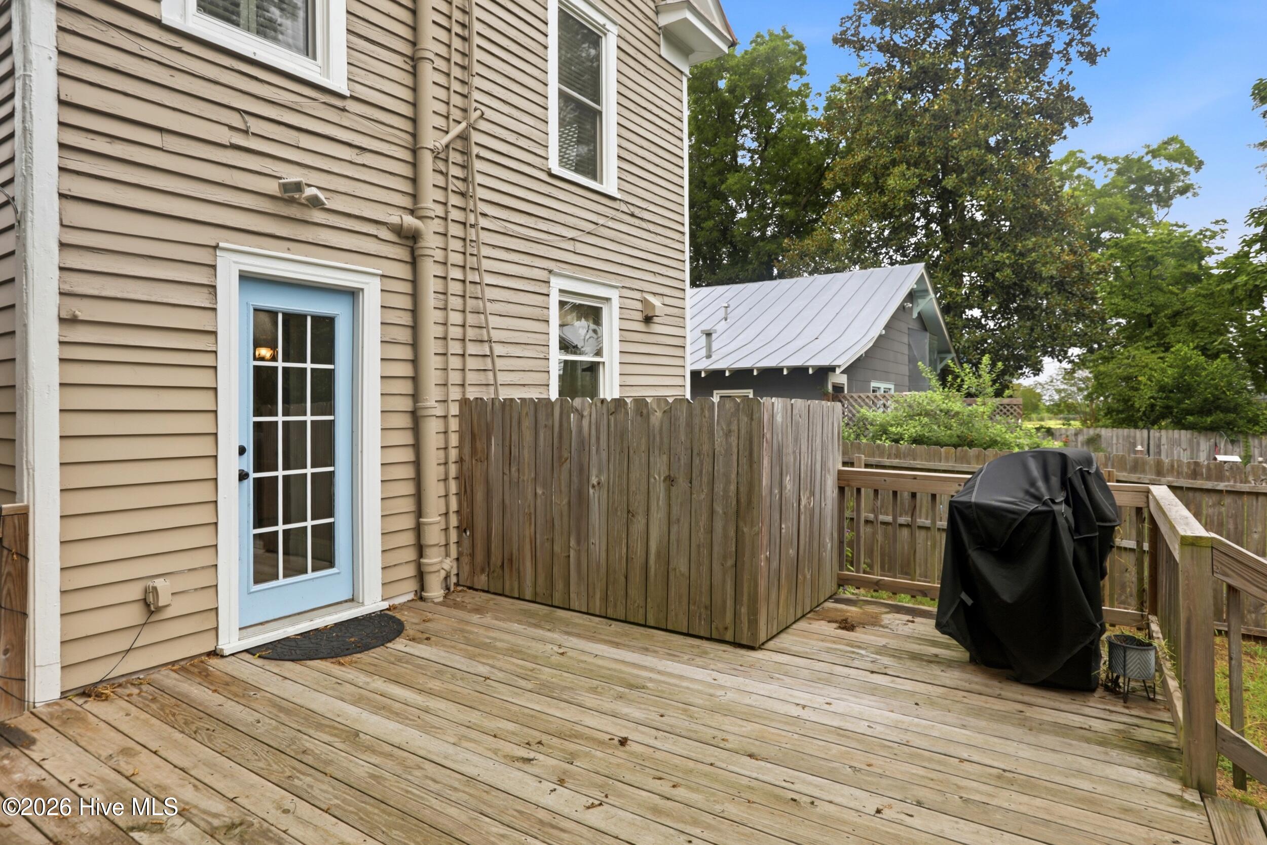 Exterior photo of 307 Avenue B, New Bern, NC 28560. MLS: 100585282