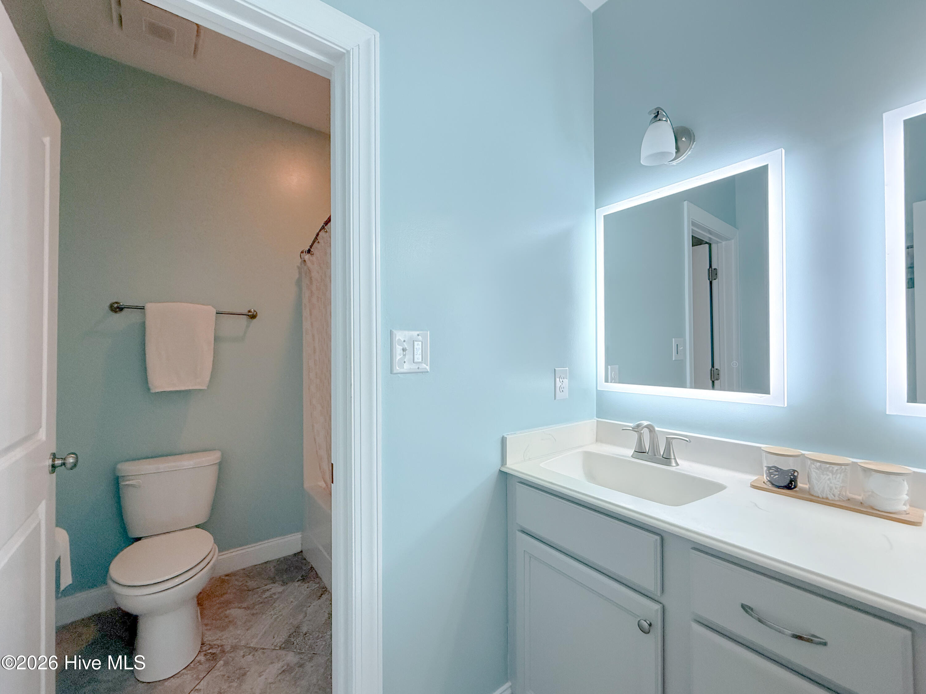 100569259 | Photo 53