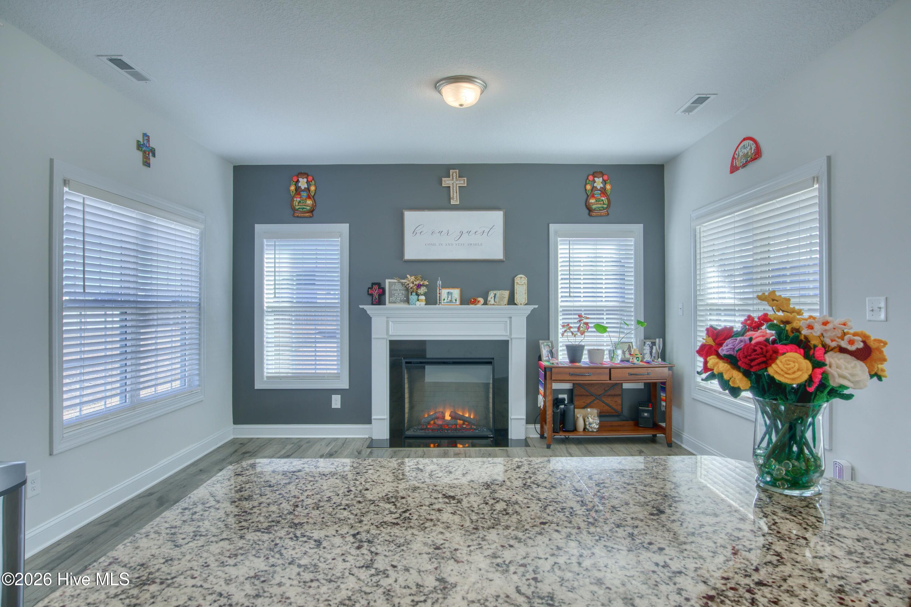 100549556 | Photo 12