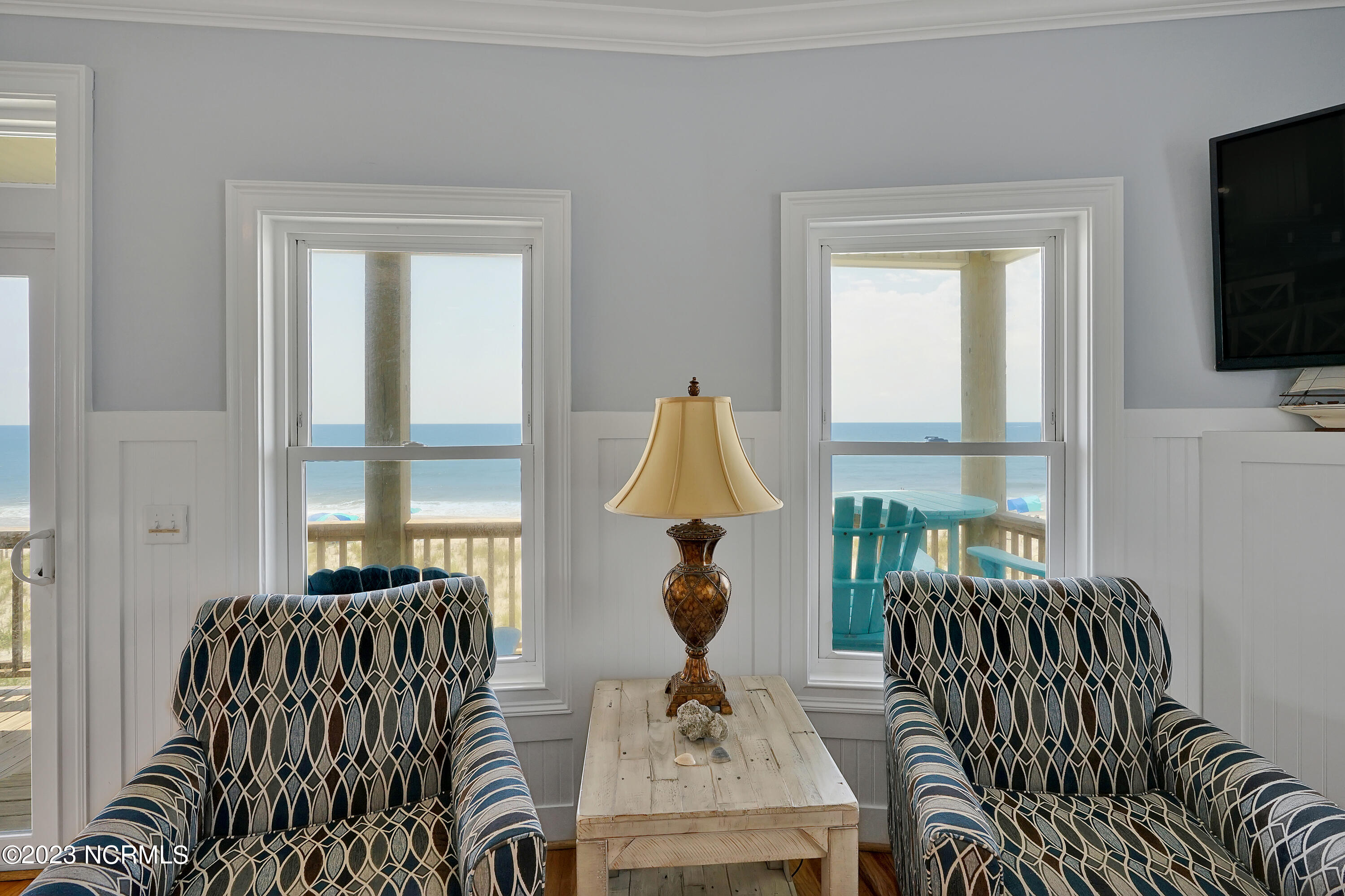 100558730 | Photo 26