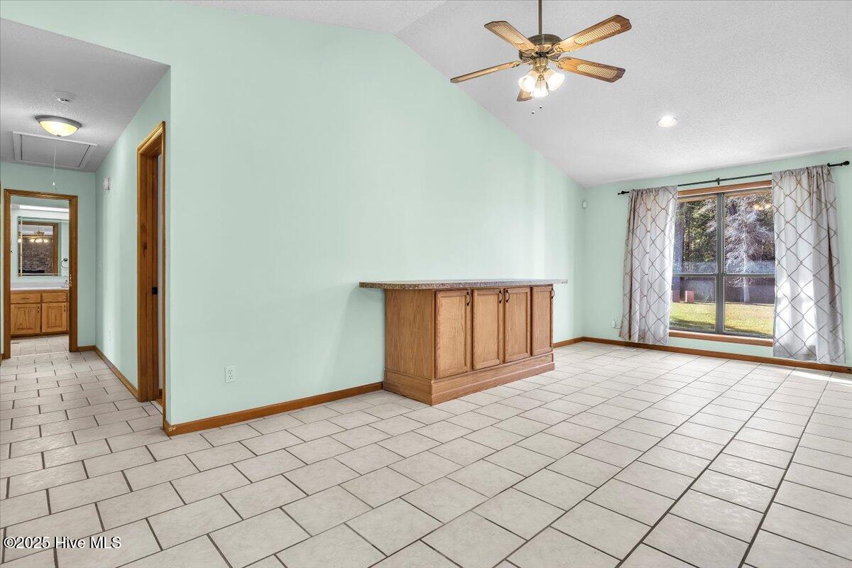 100568309 | Photo 32