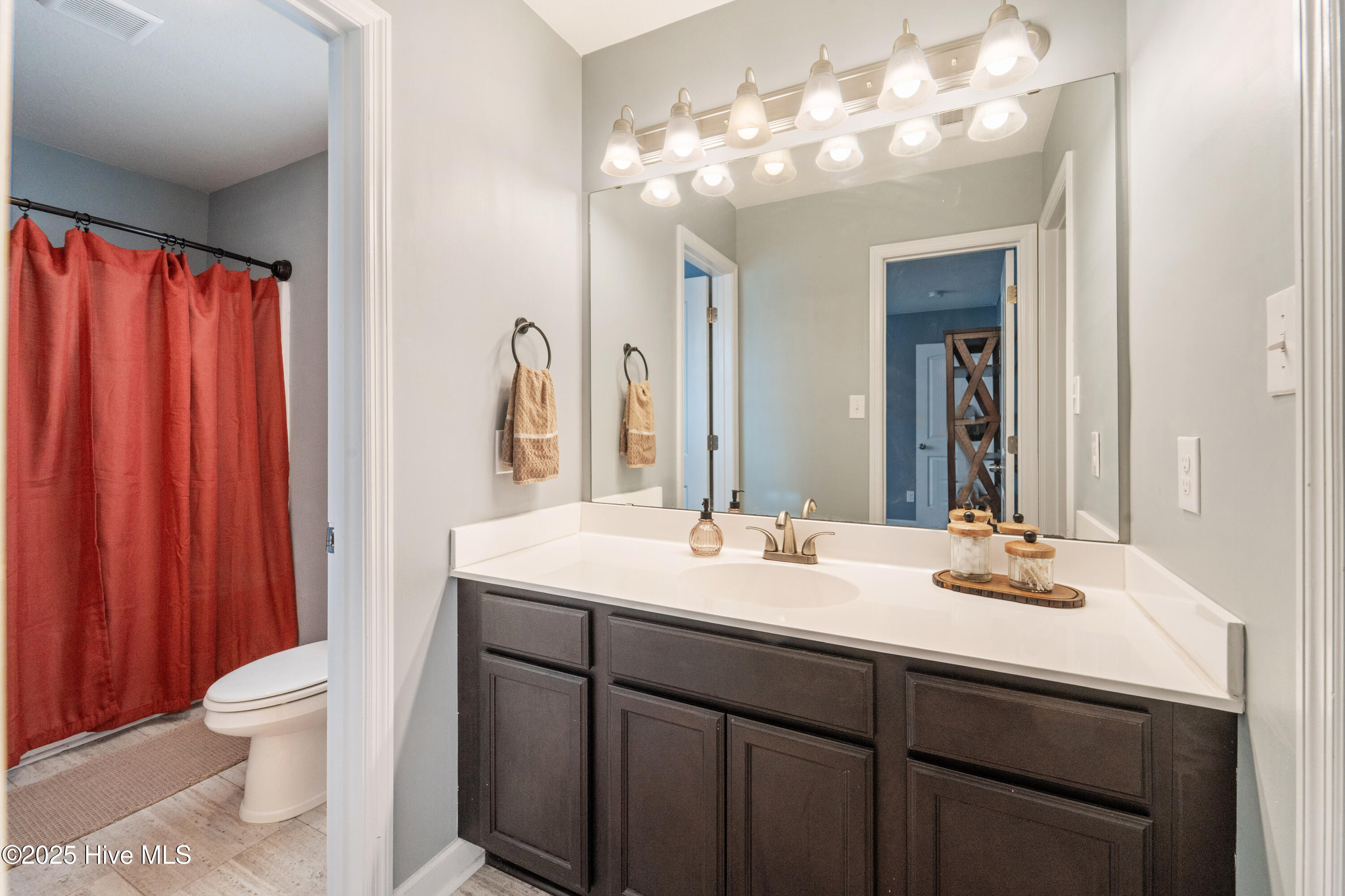 100544806 | Photo 14