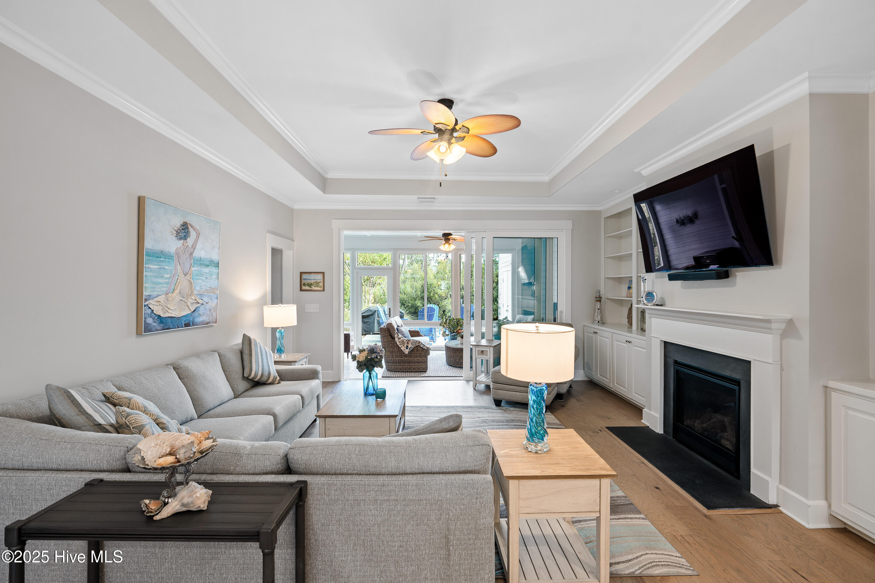 100535201 | Photo 12