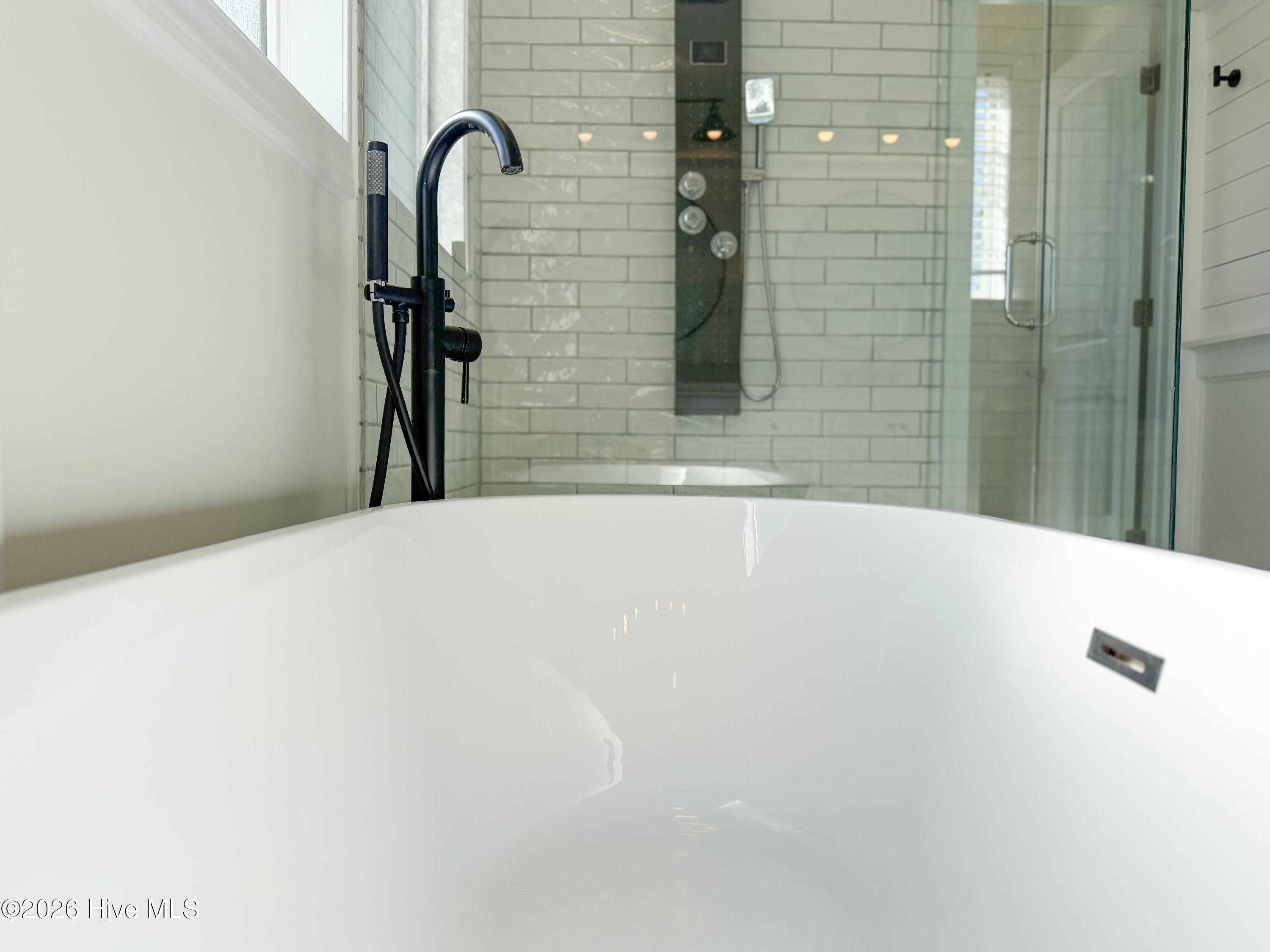 100550265 | Photo 42